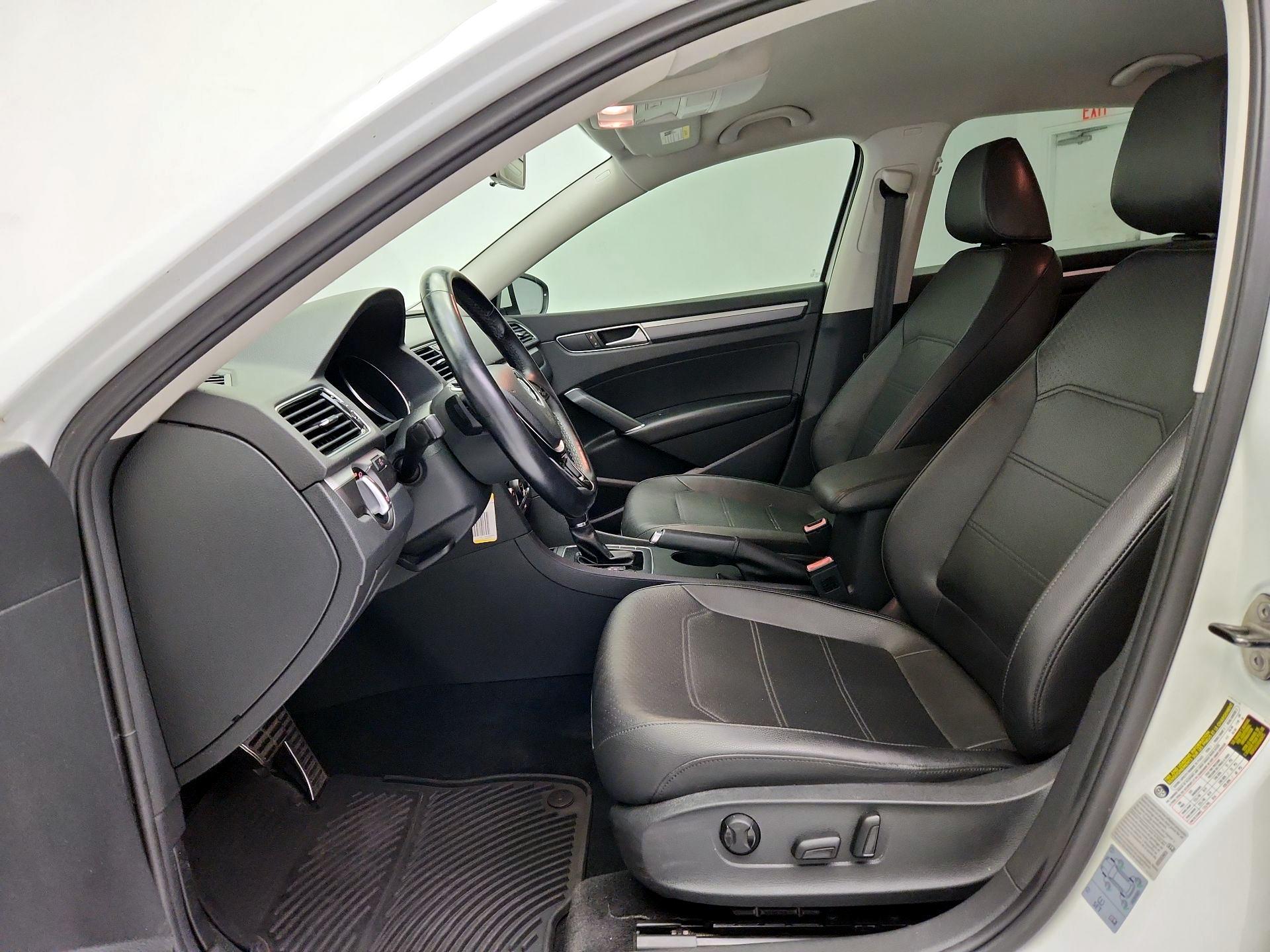 Thumbnail: 2016 Volkswagen Passat - 11
