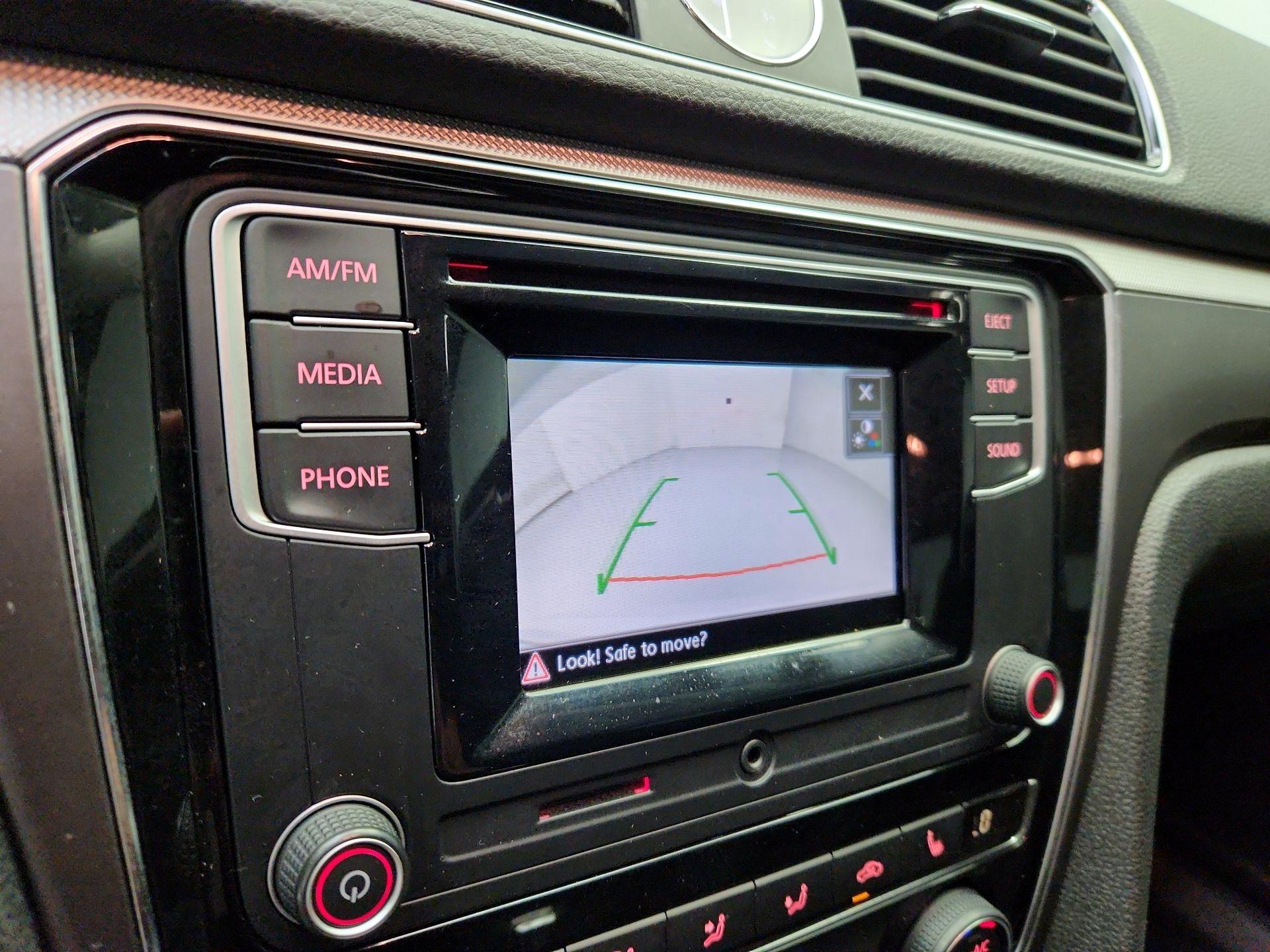 Thumbnail: 2016 Volkswagen Passat - 14