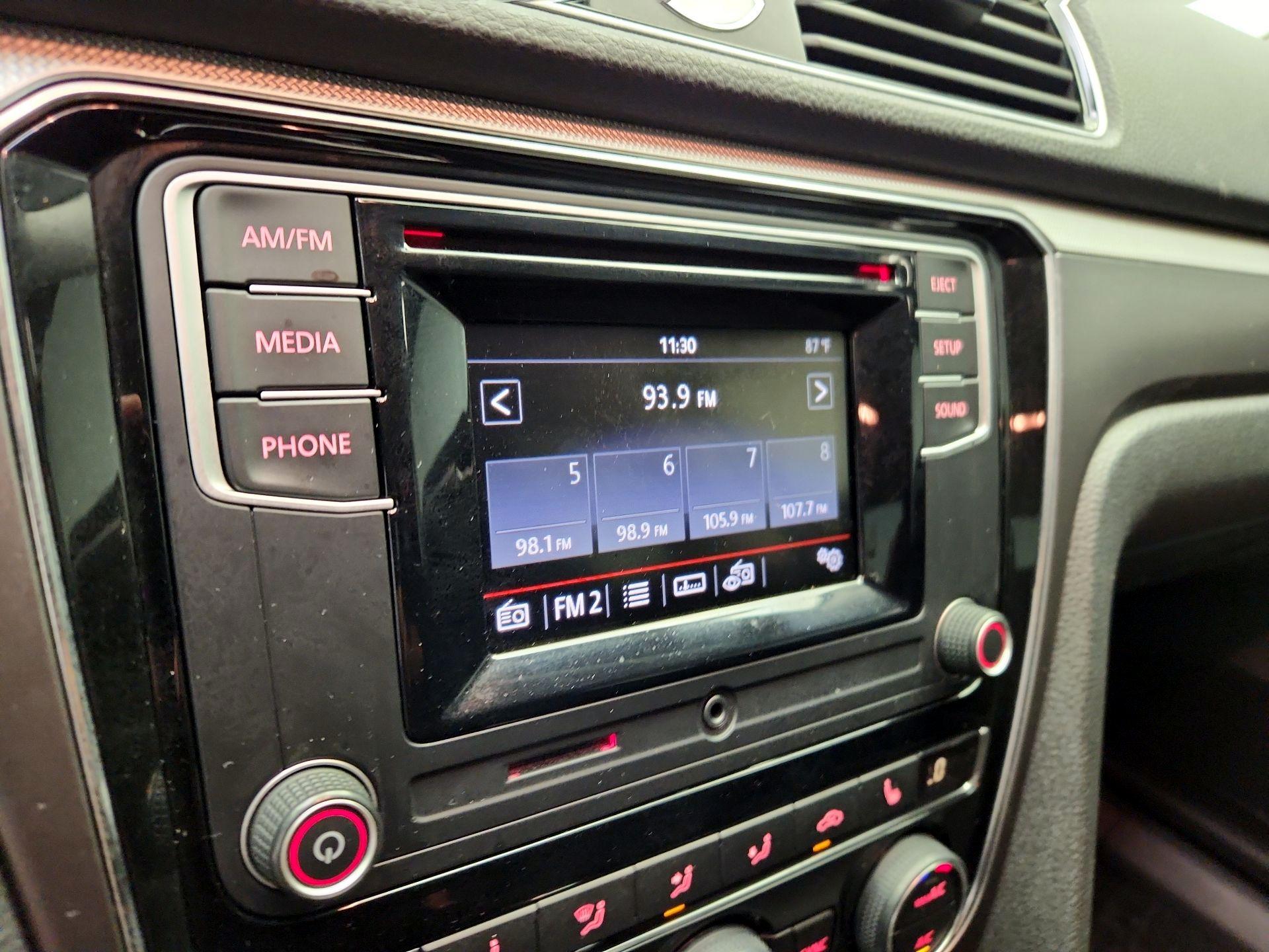 Thumbnail: 2016 Volkswagen Passat - 15