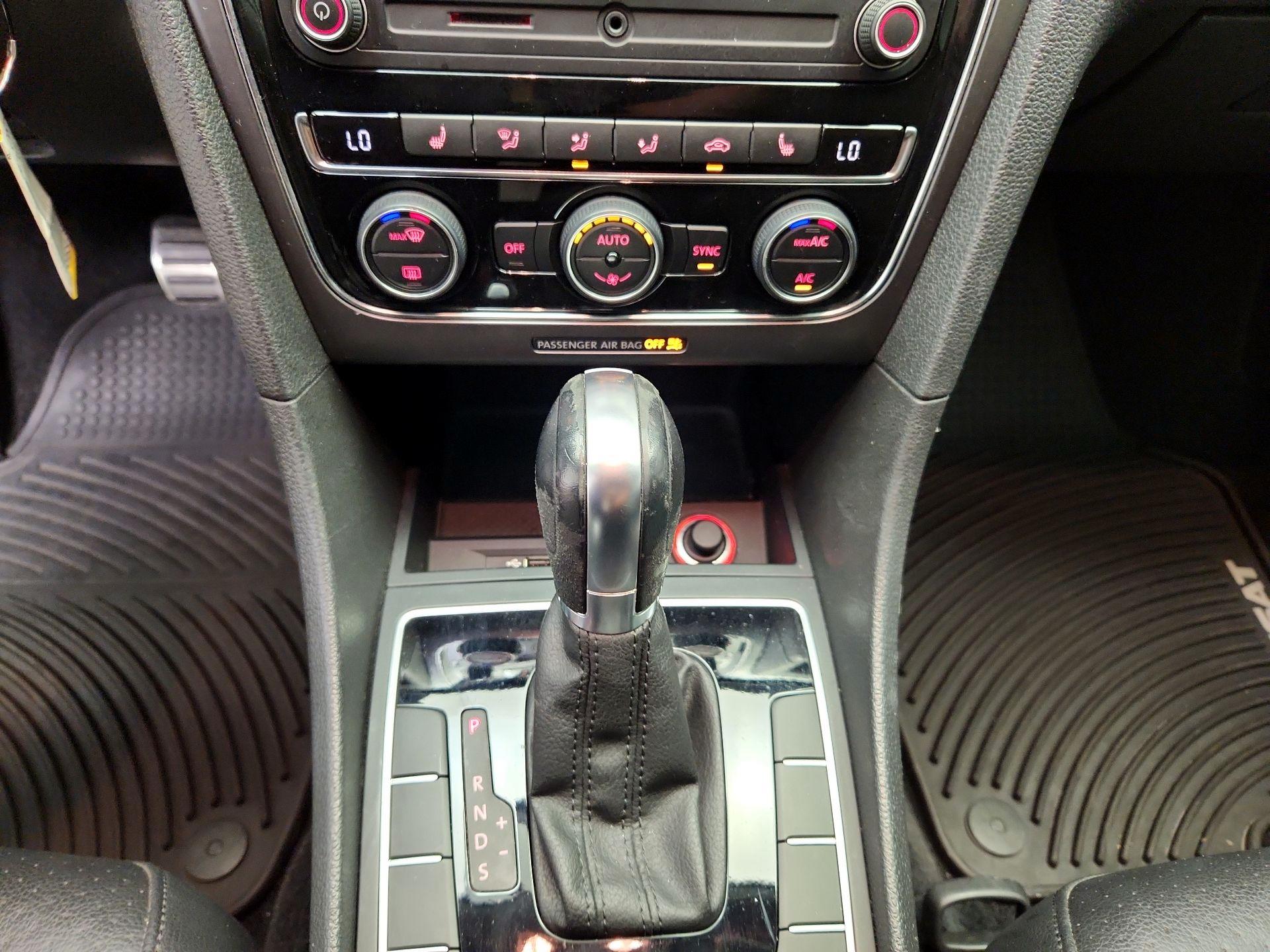 Thumbnail: 2016 Volkswagen Passat - 17