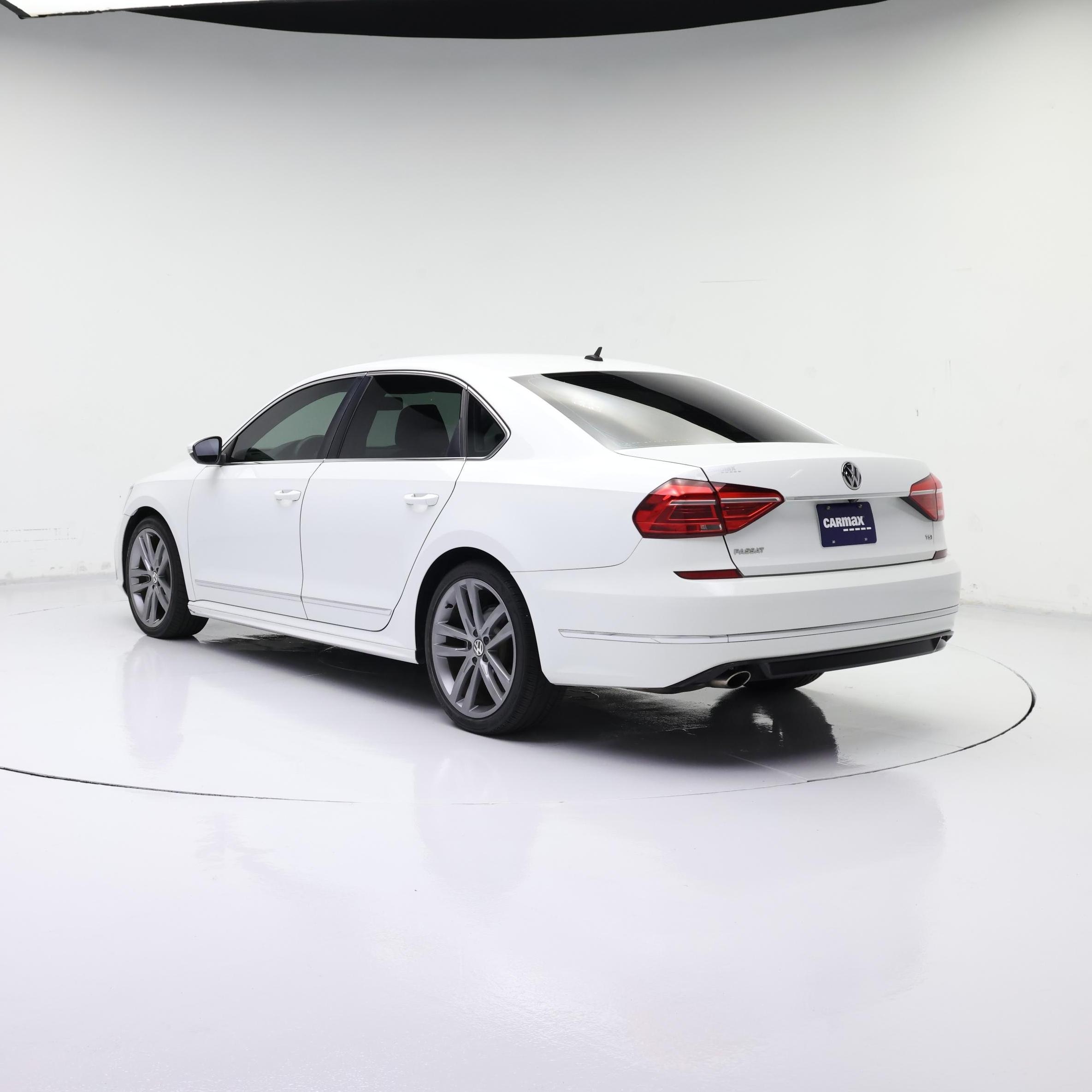 Thumbnail: 2016 Volkswagen Passat - 2