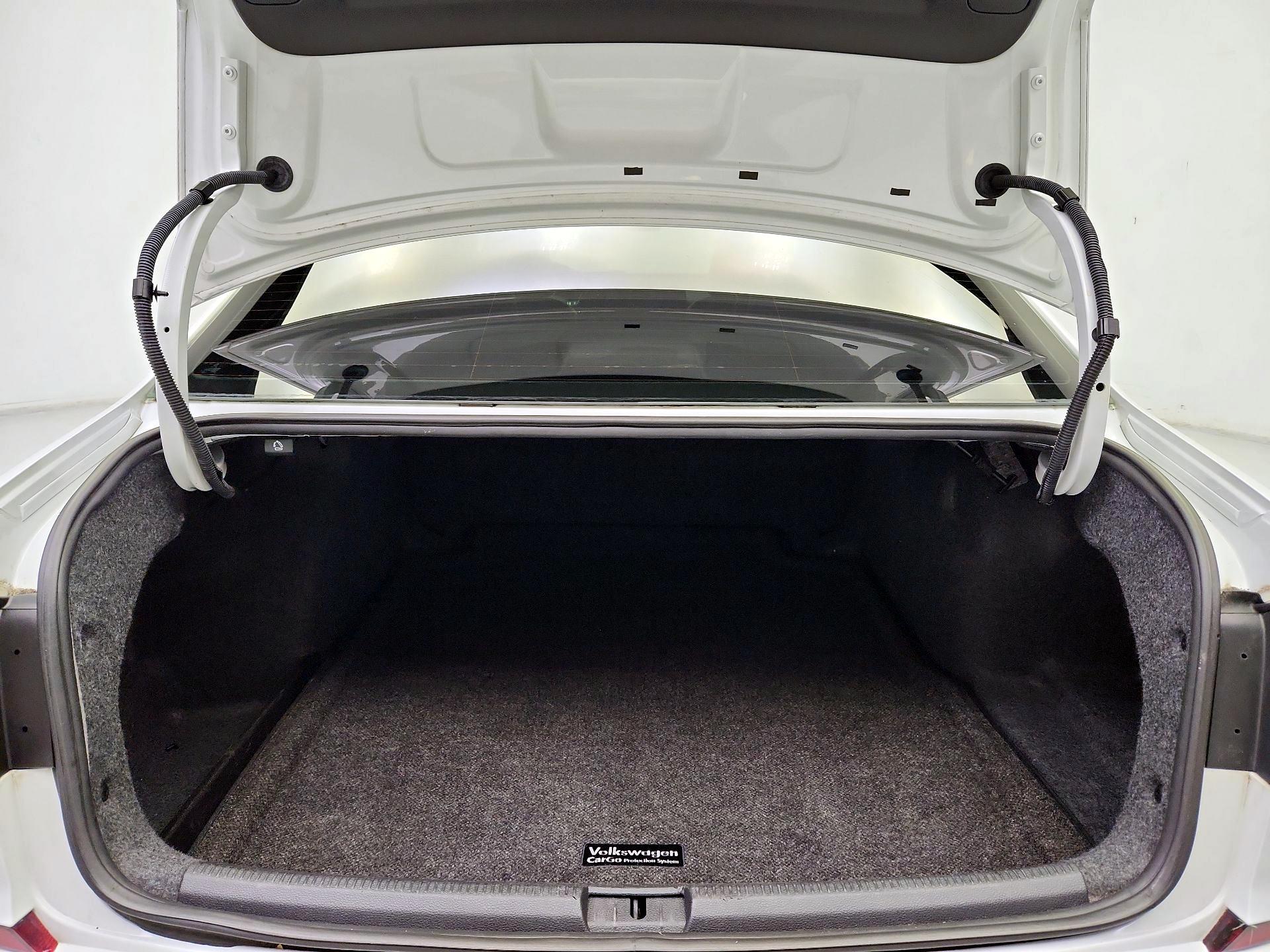 Thumbnail: 2016 Volkswagen Passat - 20