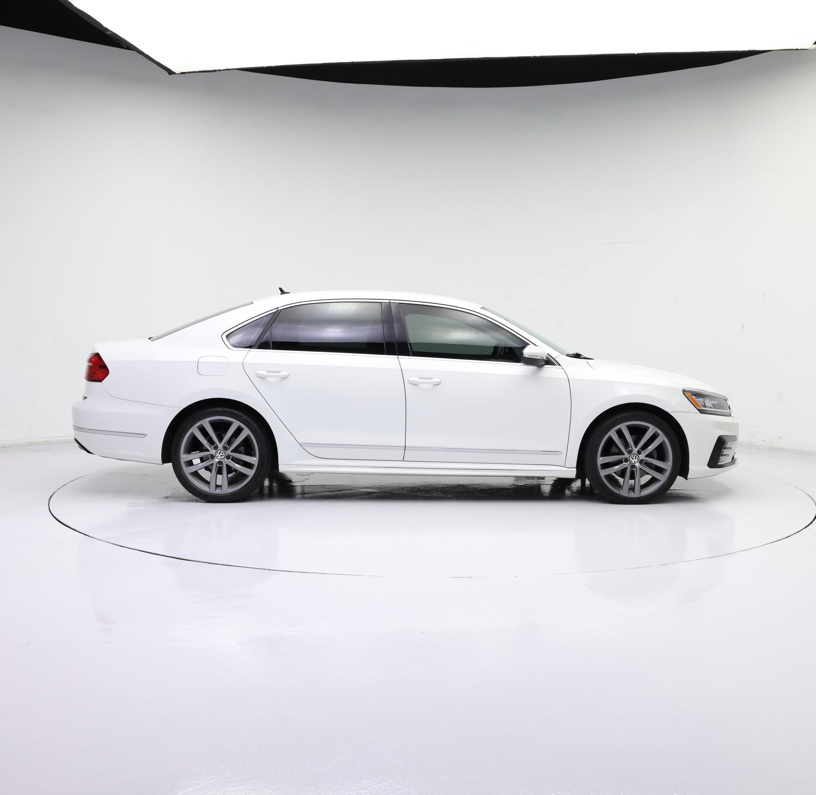 Thumbnail: 2016 Volkswagen Passat - 7