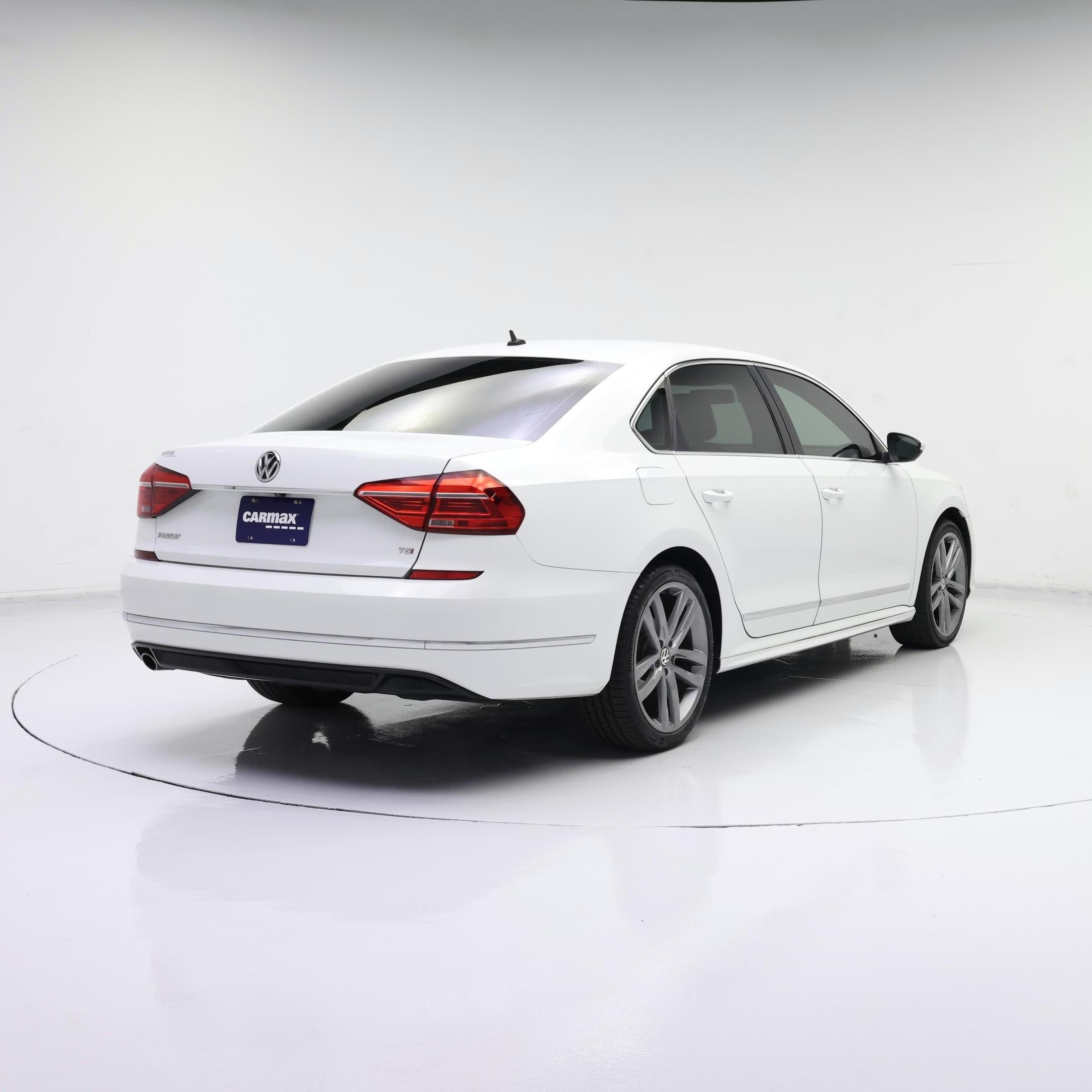 Thumbnail: 2016 Volkswagen Passat - 8