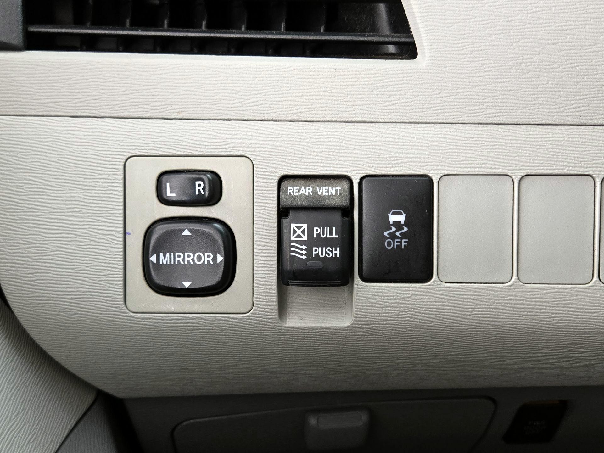 Thumbnail: 2014 Toyota Sienna - 13