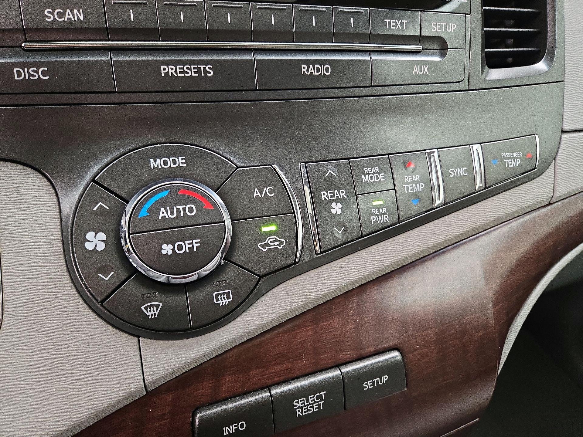 Thumbnail: 2014 Toyota Sienna - 16