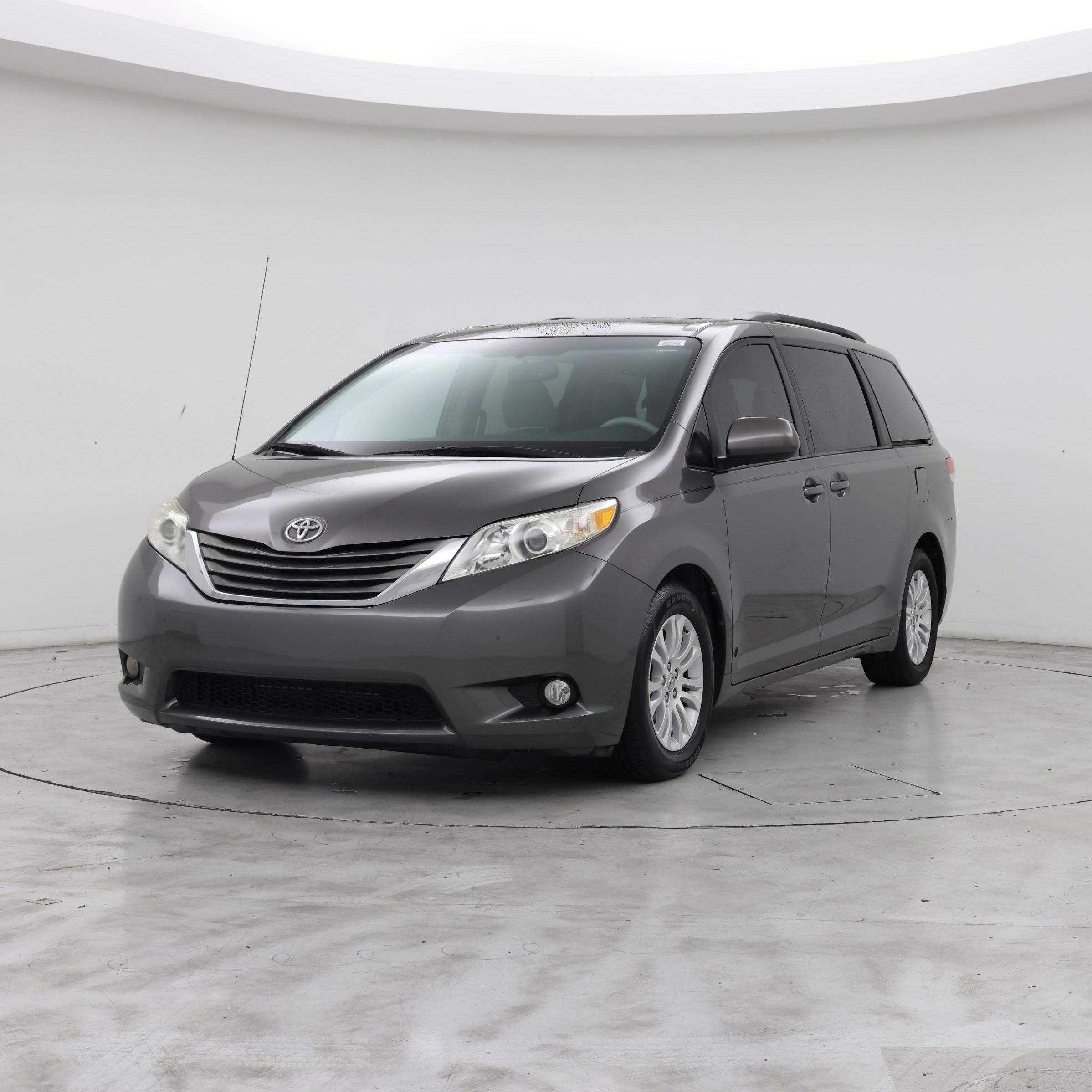 Thumbnail: 2014 Toyota Sienna - 4