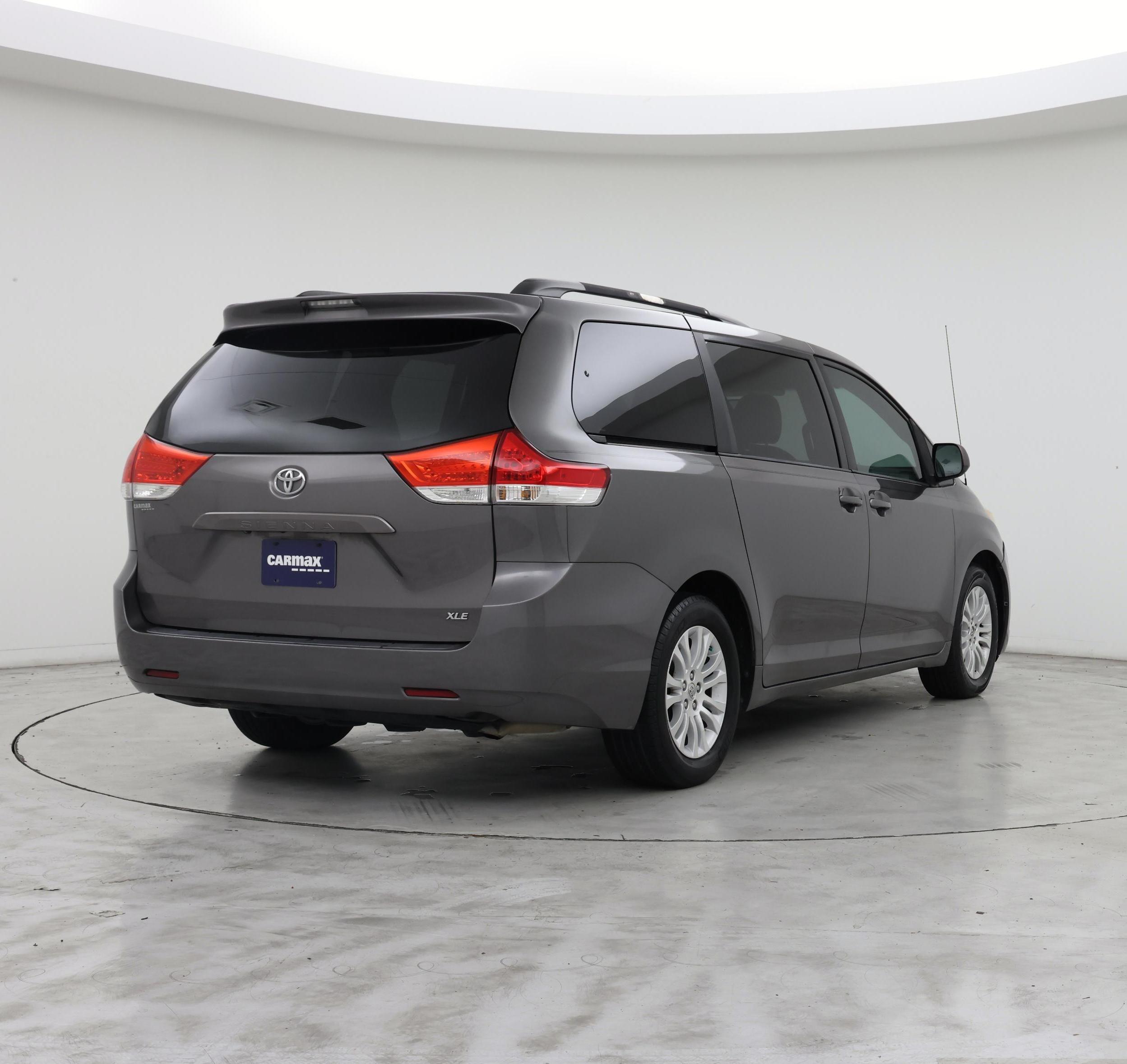 Thumbnail: 2014 Toyota Sienna - 8