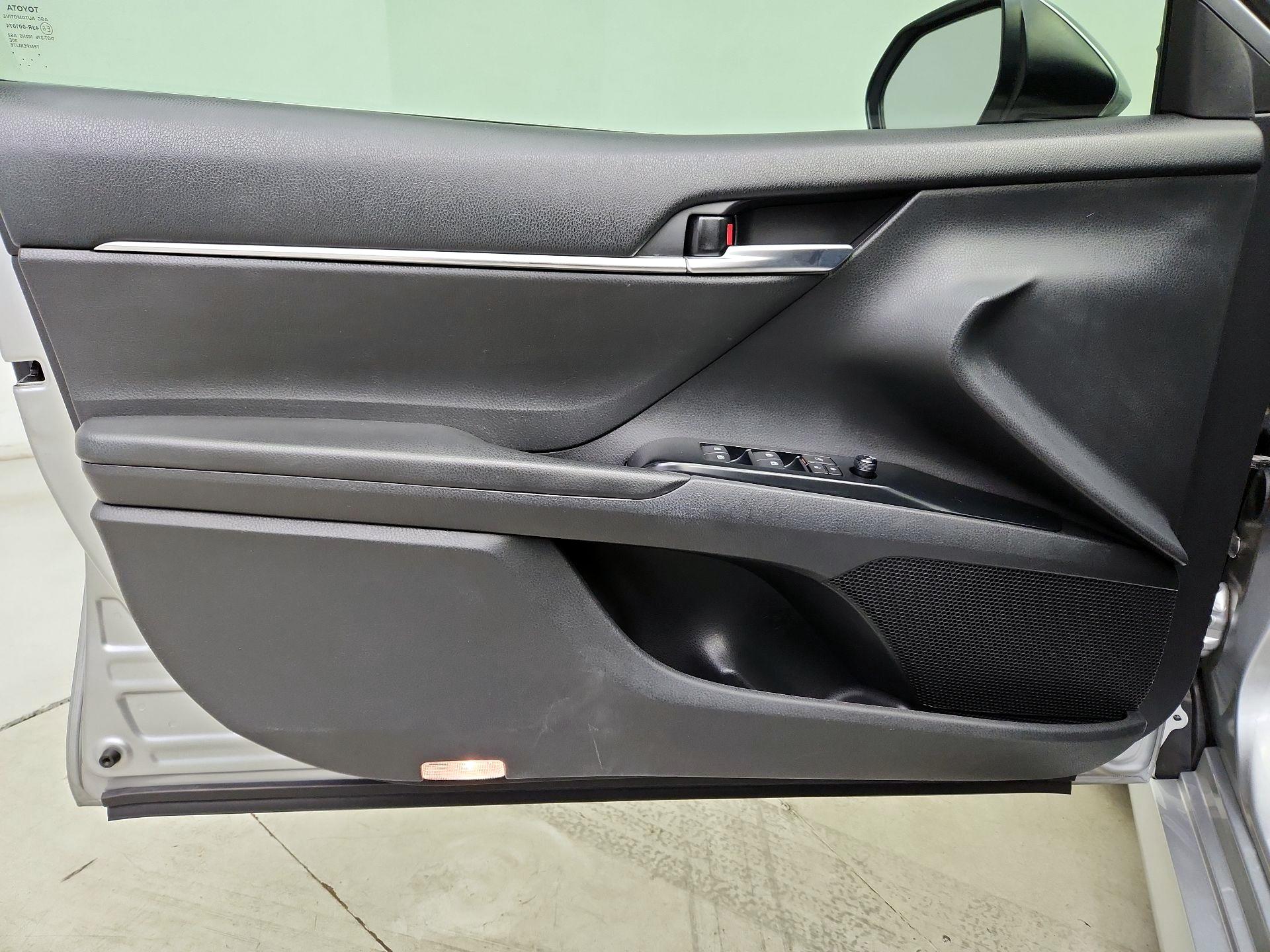 Thumbnail: 2019 Toyota Camry - 12