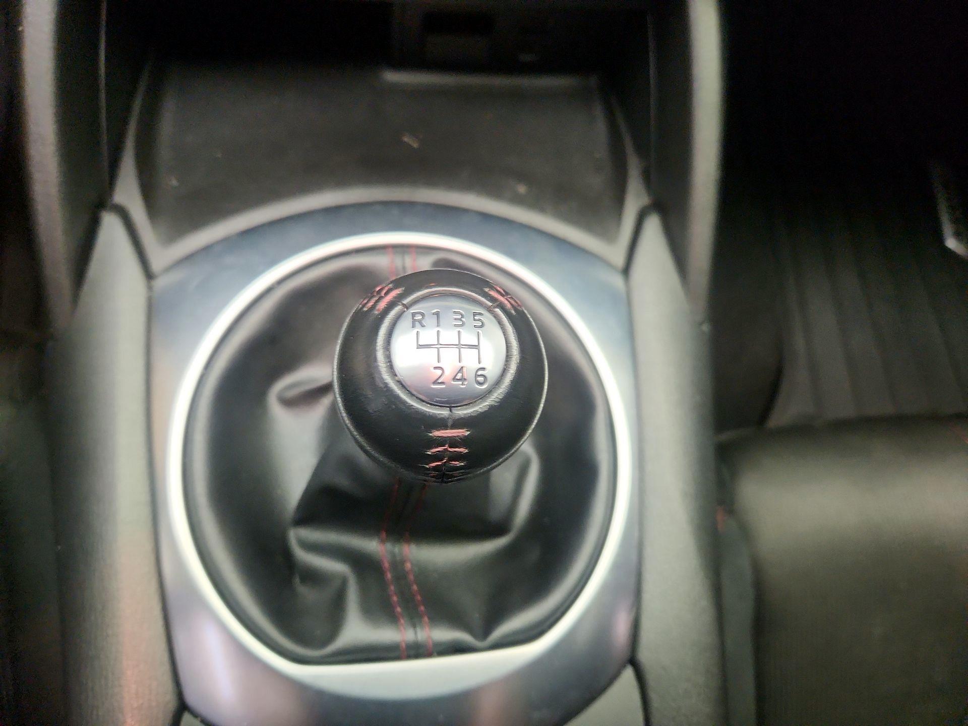 Thumbnail: 2016 Mazda MX-5 Miata - 17