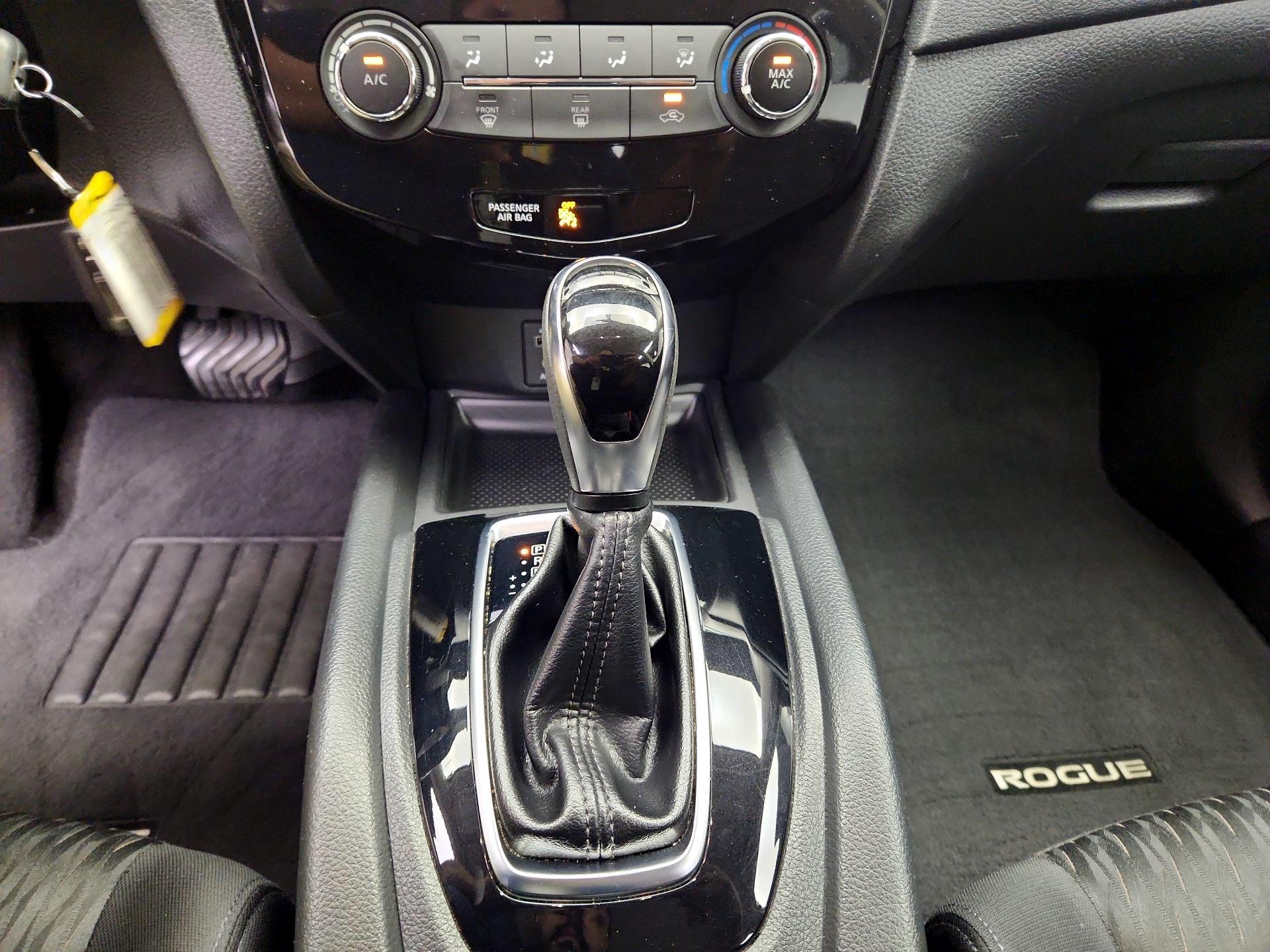 Thumbnail: 2017 Nissan Rogue - 17