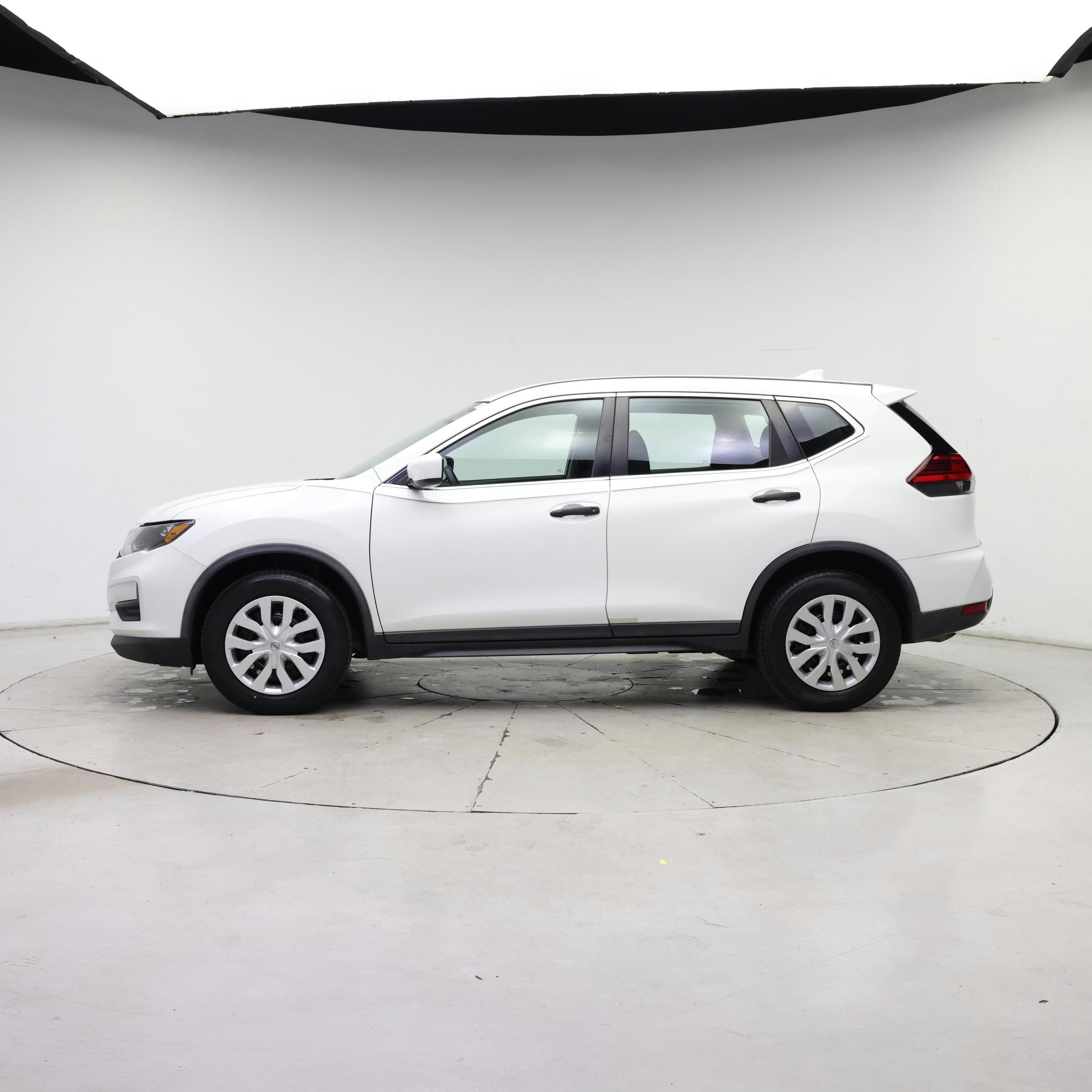 Thumbnail: 2017 Nissan Rogue - 3