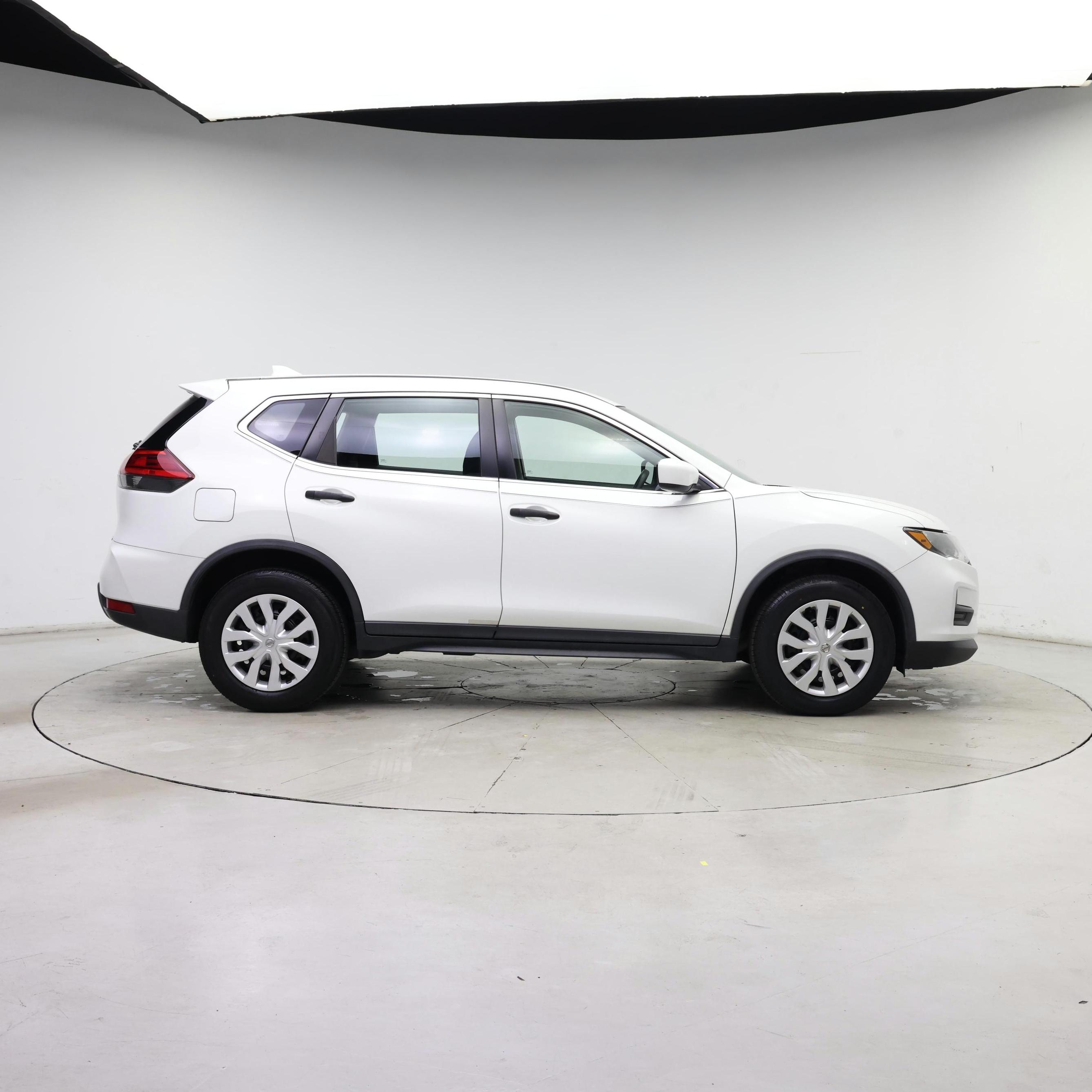 Thumbnail: 2017 Nissan Rogue - 7