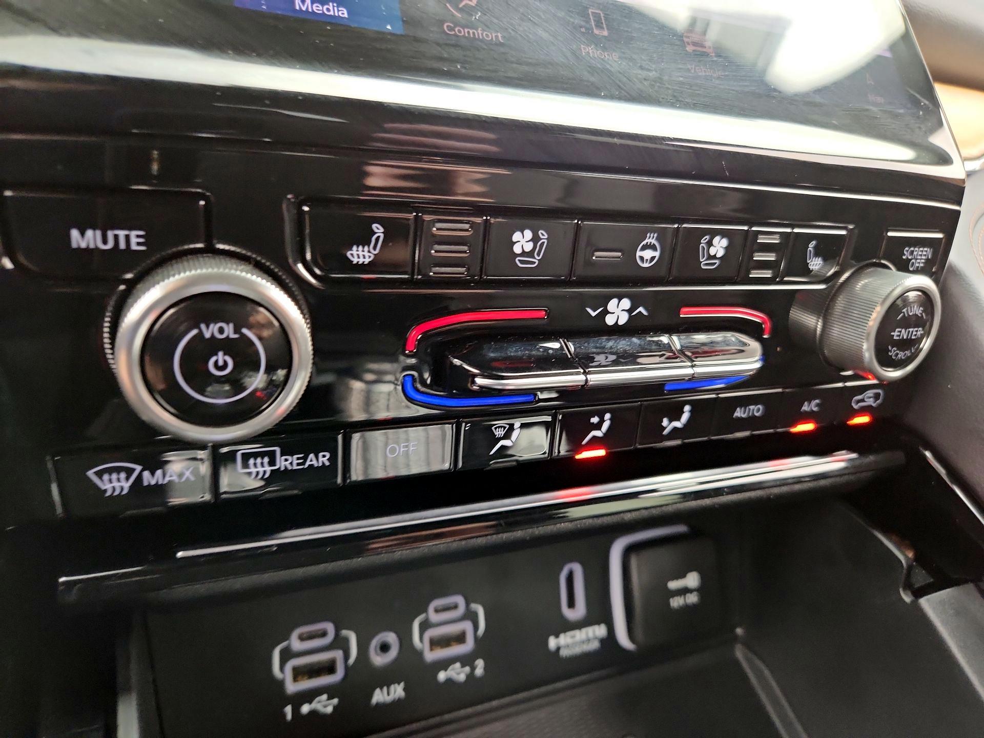 Thumbnail: 2024 Jeep Grand Cherokee - 17