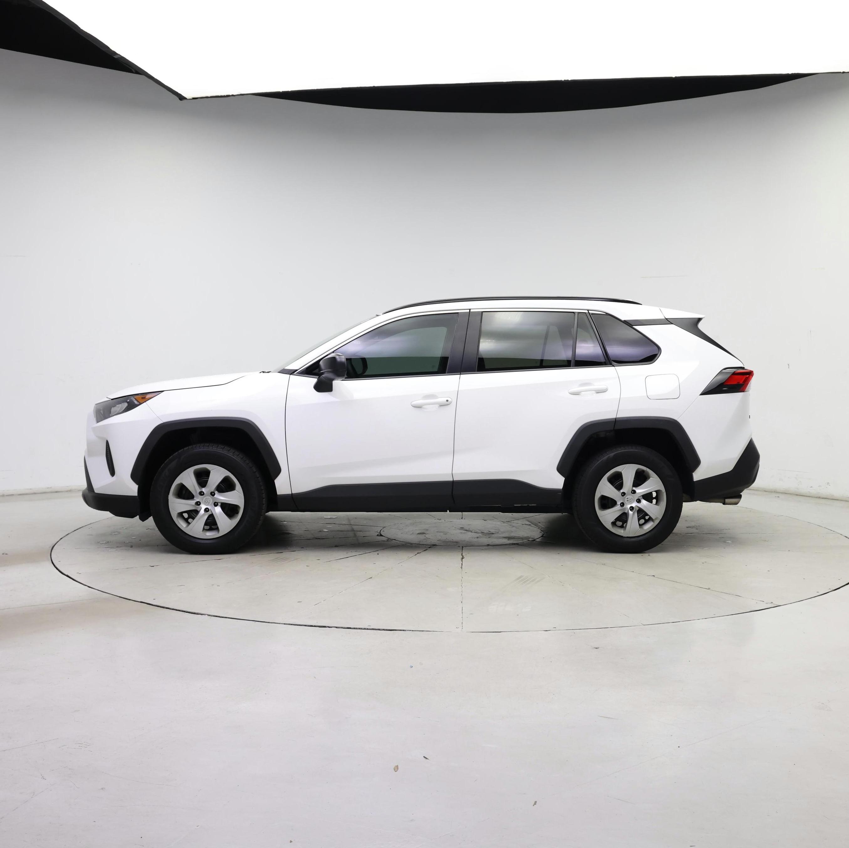 Thumbnail: 2021 Toyota RAV4 - 3