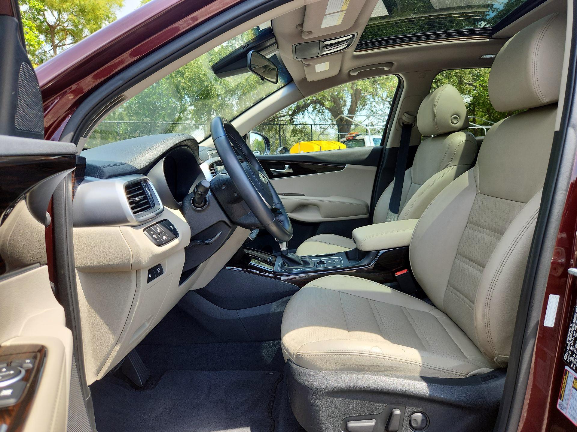 Thumbnail: 2019 Kia Sorento - 9
