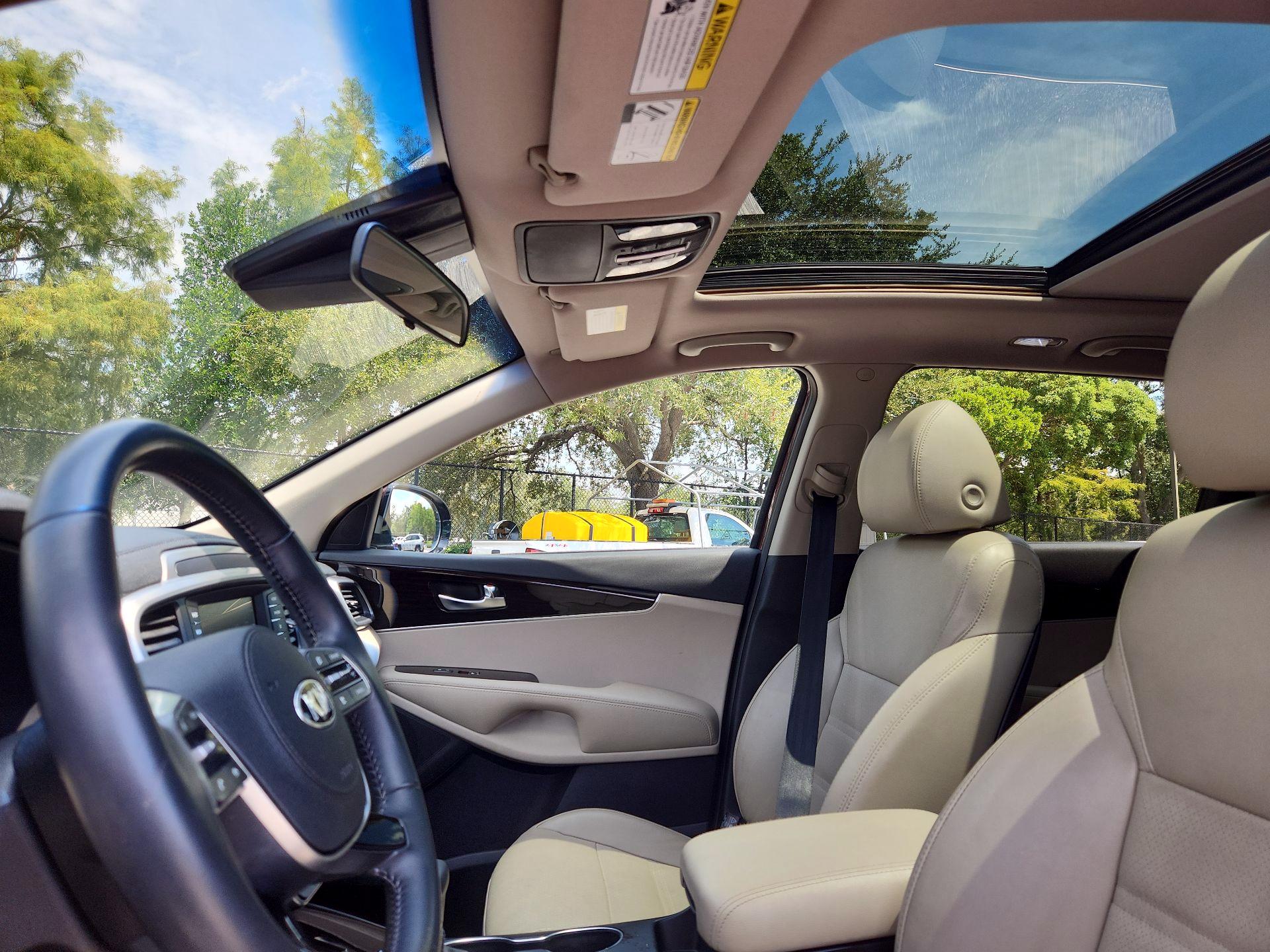 Thumbnail: 2019 Kia Sorento - 17