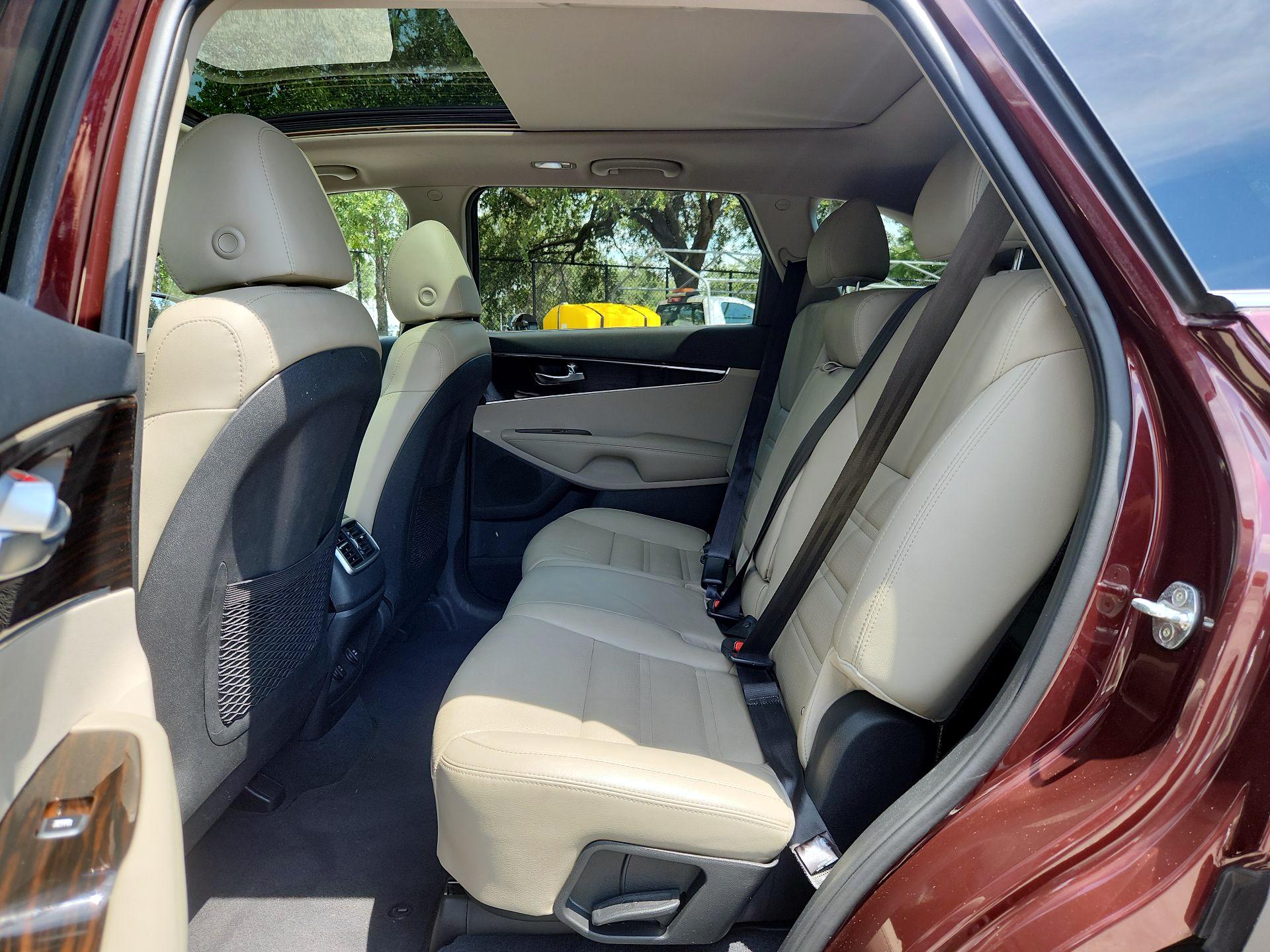 Thumbnail: 2019 Kia Sorento - 18