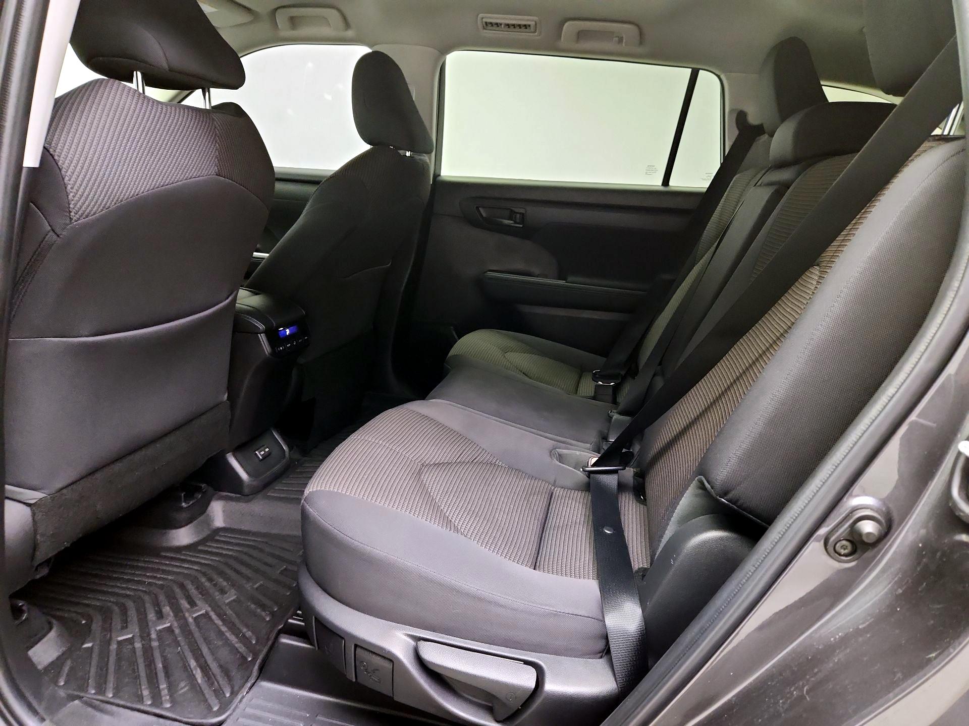 Thumbnail: 2022 Toyota Highlander - 19