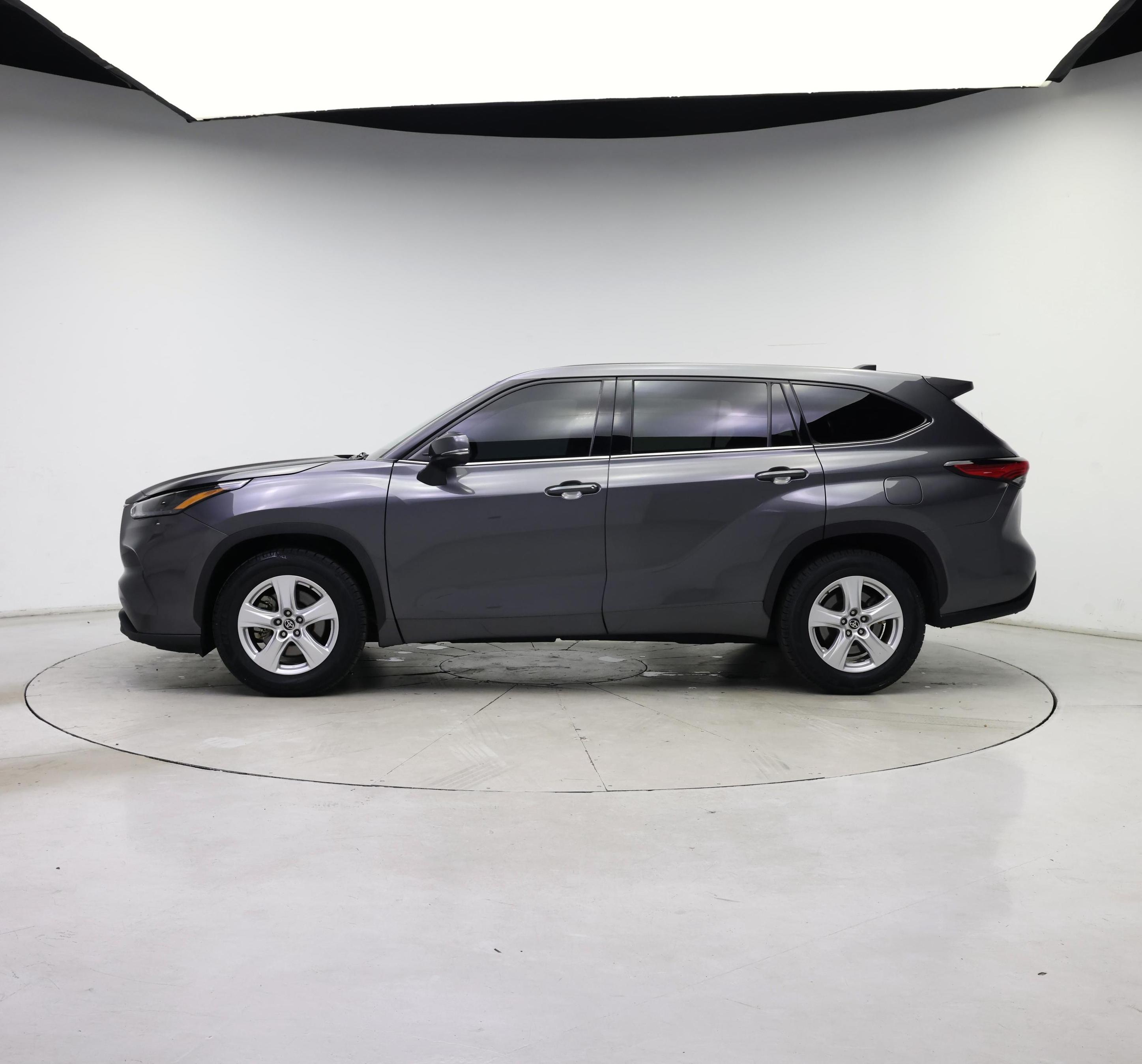 Thumbnail: 2022 Toyota Highlander - 3