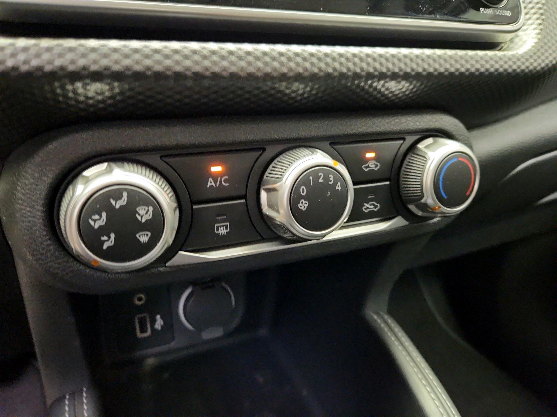 Thumbnail: 2019 Nissan Kicks - 16