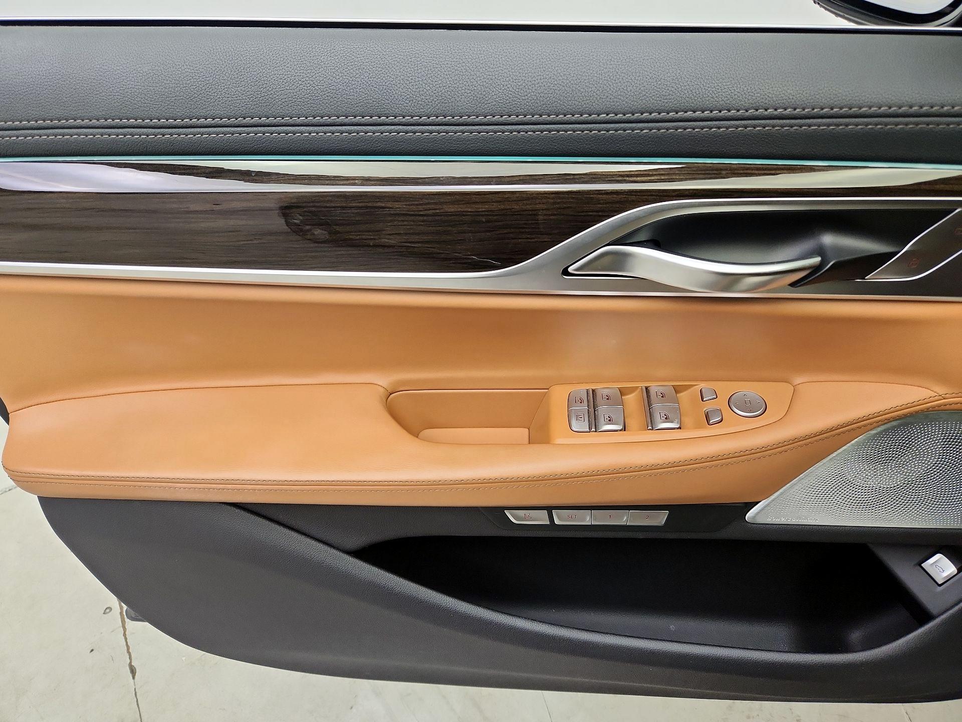 Thumbnail: 2016 BMW 7 Series - 12
