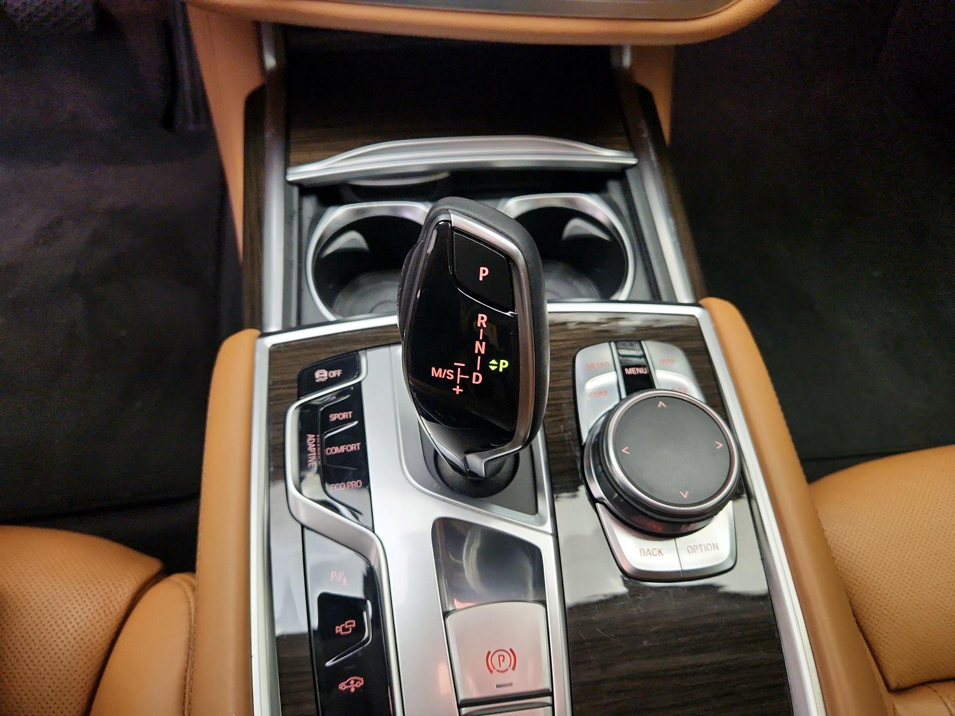 Thumbnail: 2016 BMW 7 Series - 18