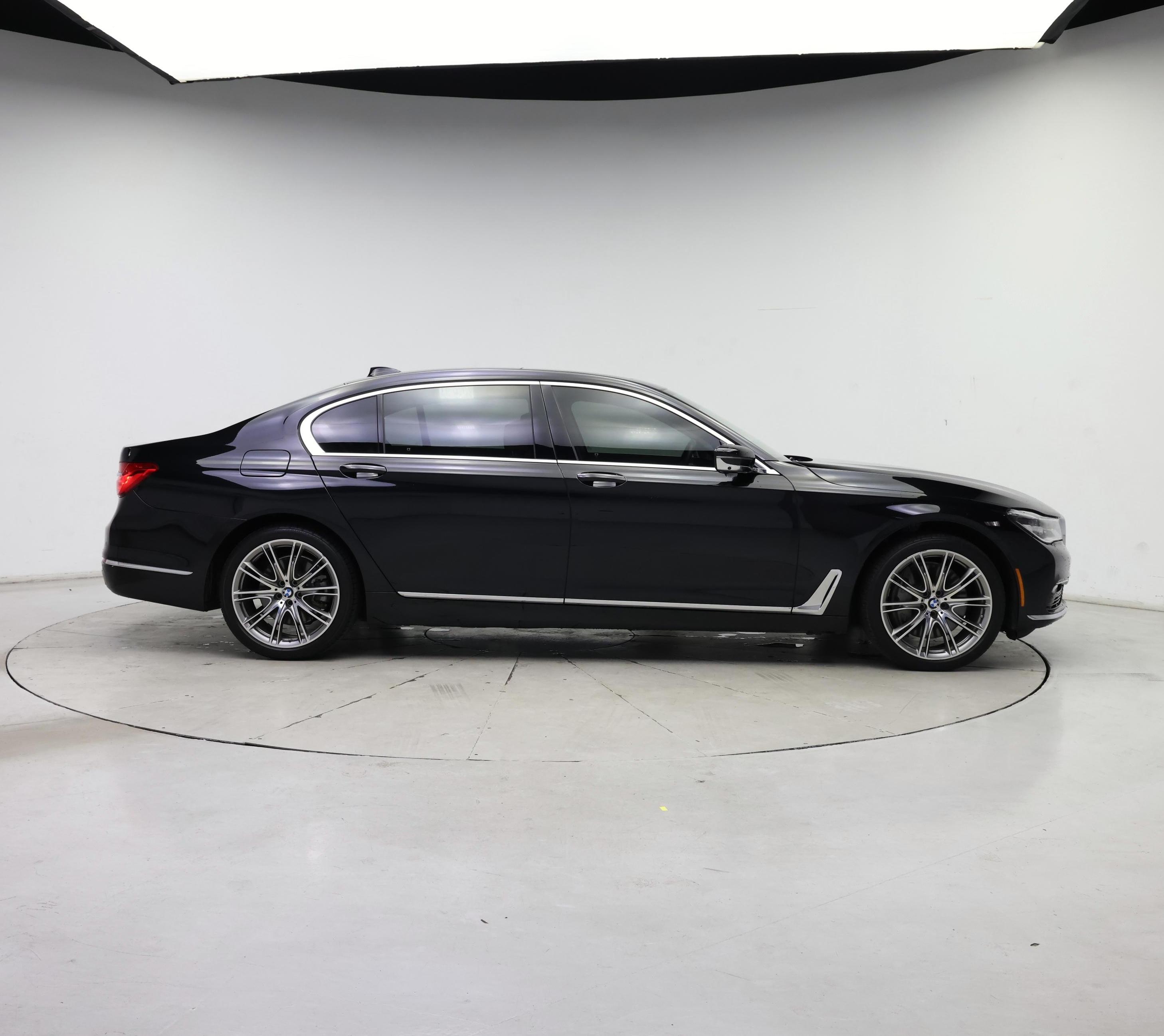Thumbnail: 2016 BMW 7 Series - 7
