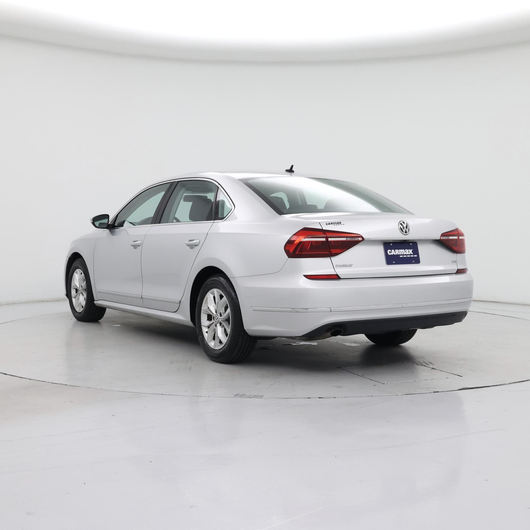 Thumbnail: 2017 Volkswagen Passat - 2