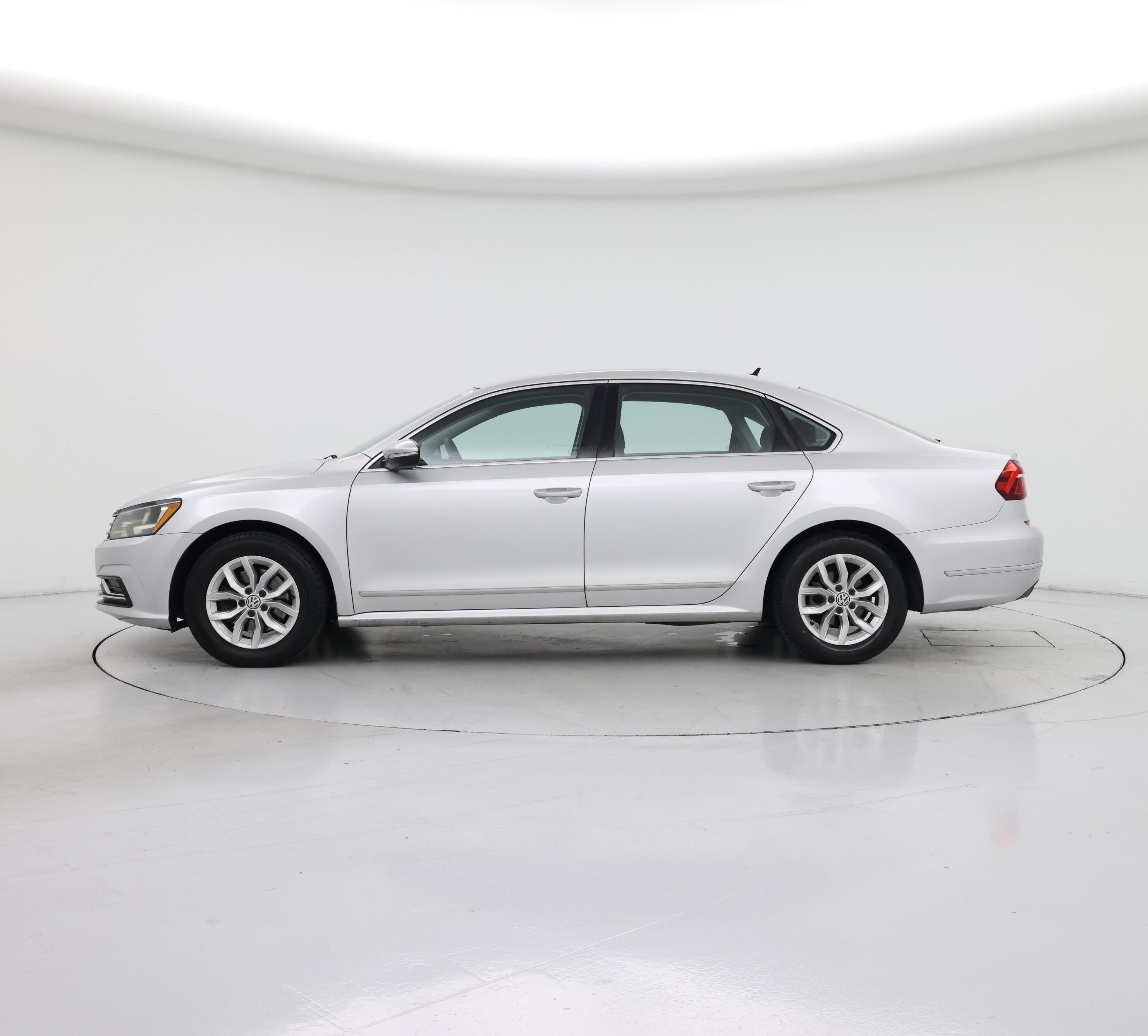 Thumbnail: 2017 Volkswagen Passat - 3
