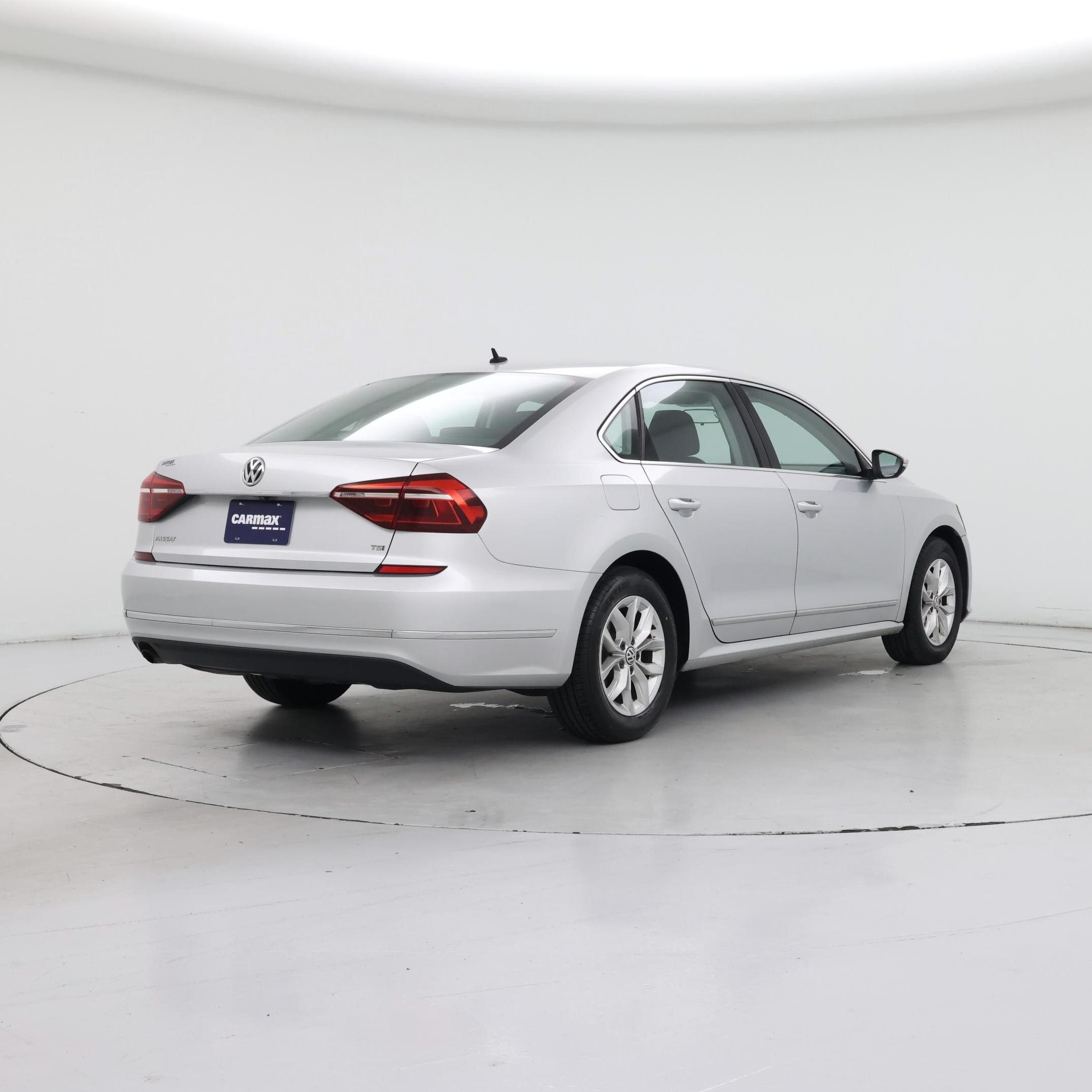 Thumbnail: 2017 Volkswagen Passat - 8