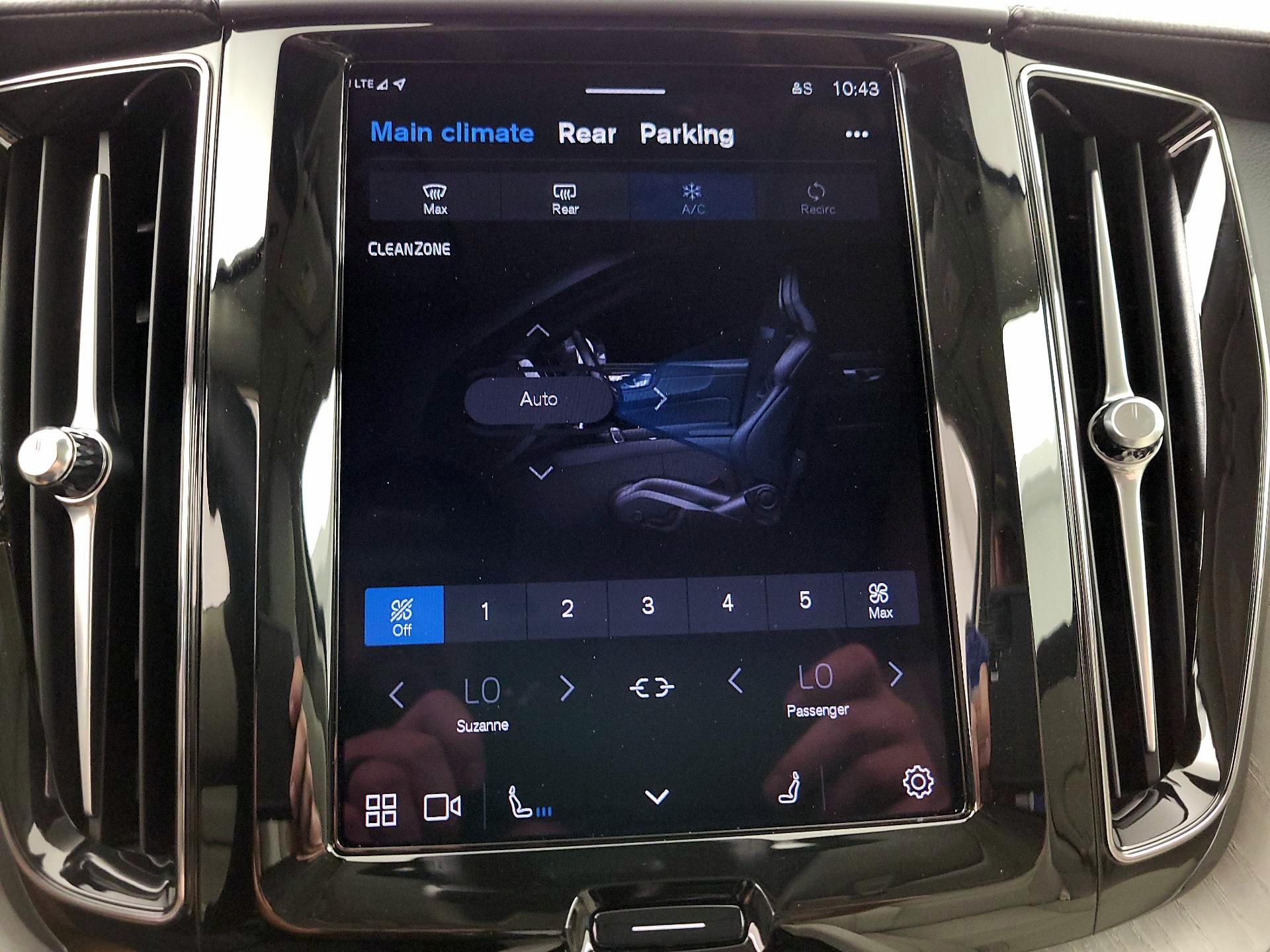 Thumbnail: 2025 Volvo XC60 - 16