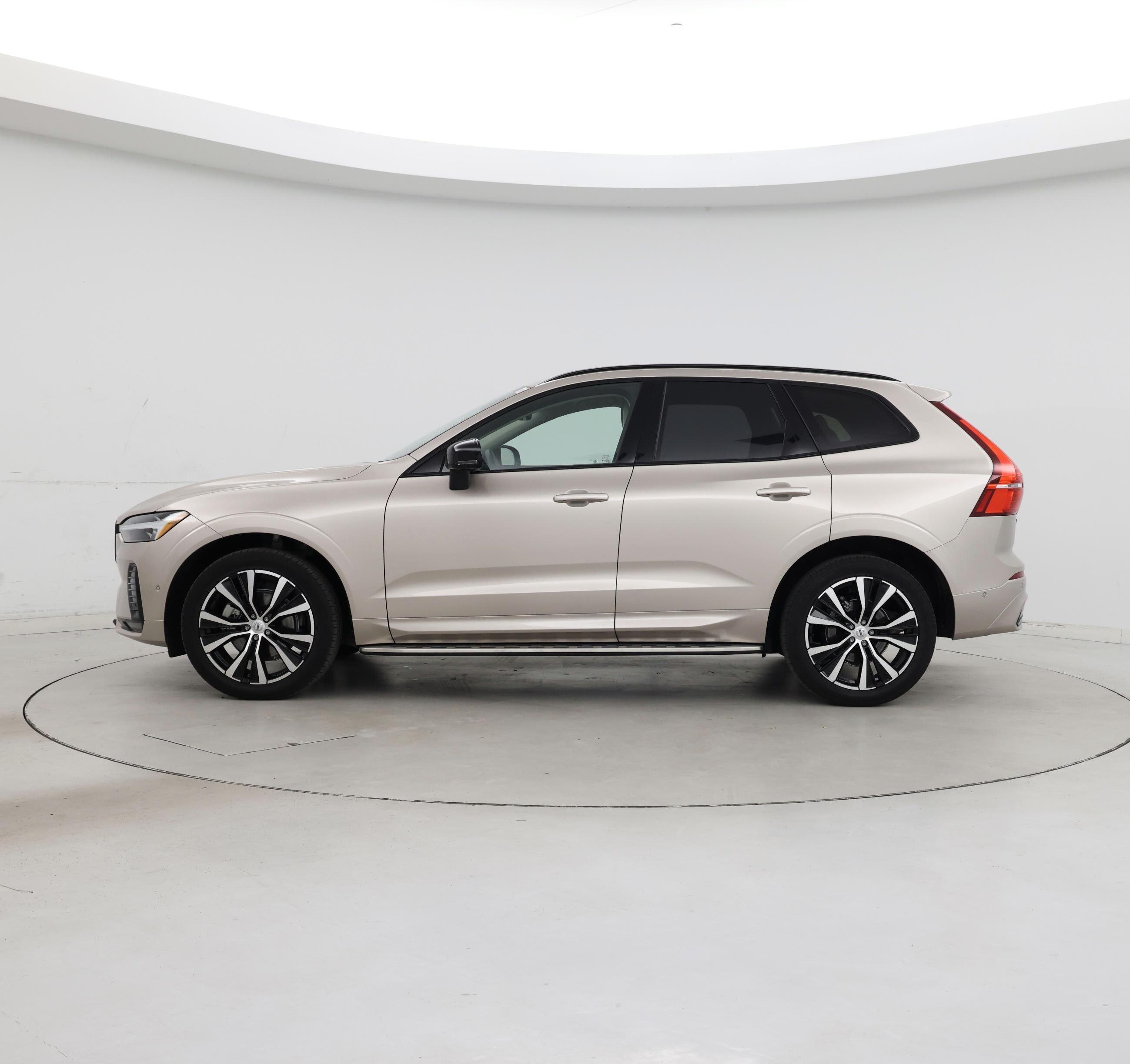 Thumbnail: 2025 Volvo XC60 - 3