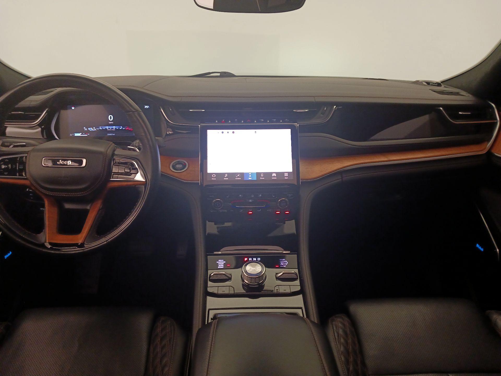 Thumbnail: 2022 Jeep Grand Cherokee - 9