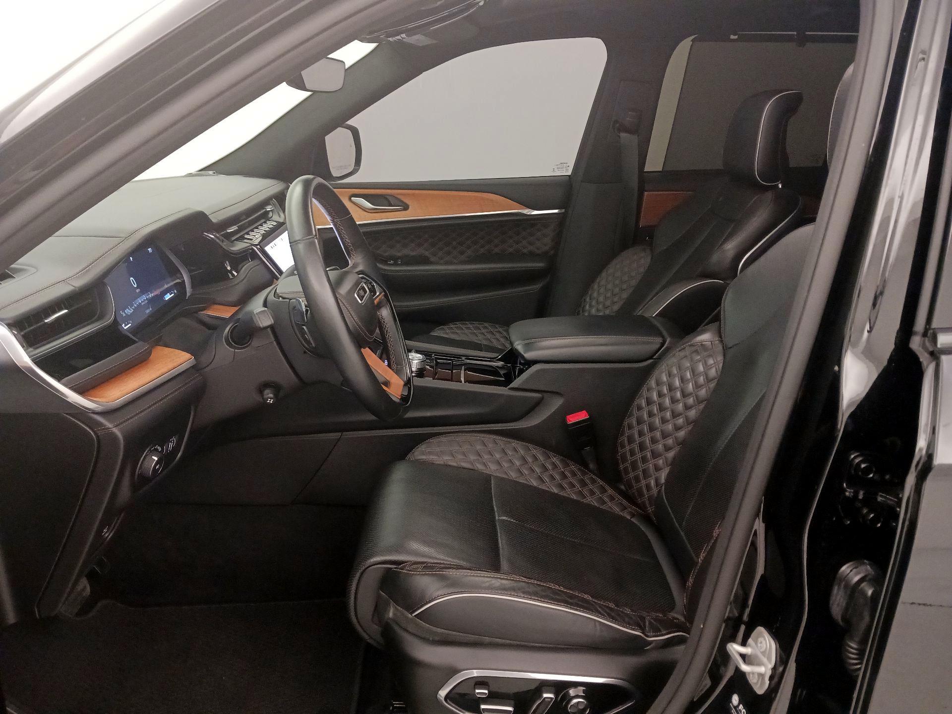 Thumbnail: 2022 Jeep Grand Cherokee - 11