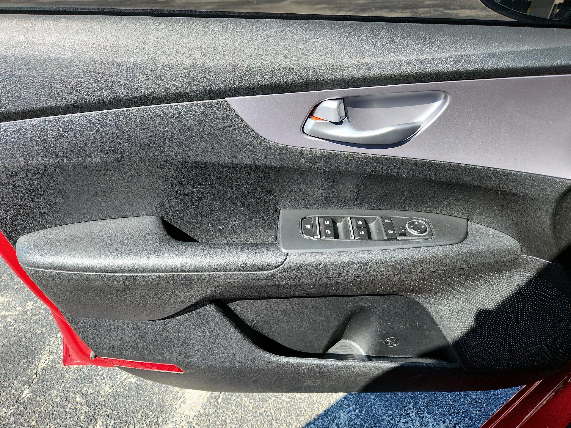 Thumbnail: 2024 Kia Forte - 10