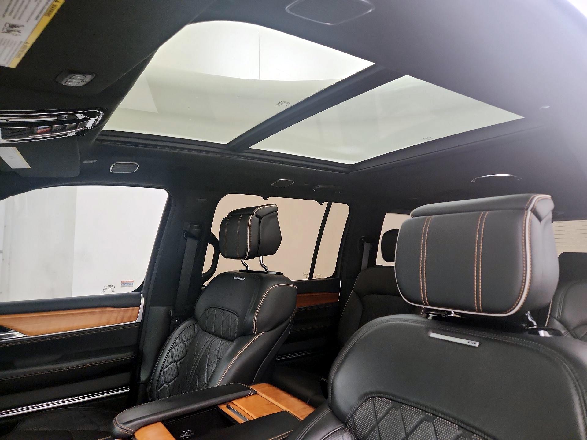 Thumbnail: 2022 Jeep Grand Wagoneer - 20