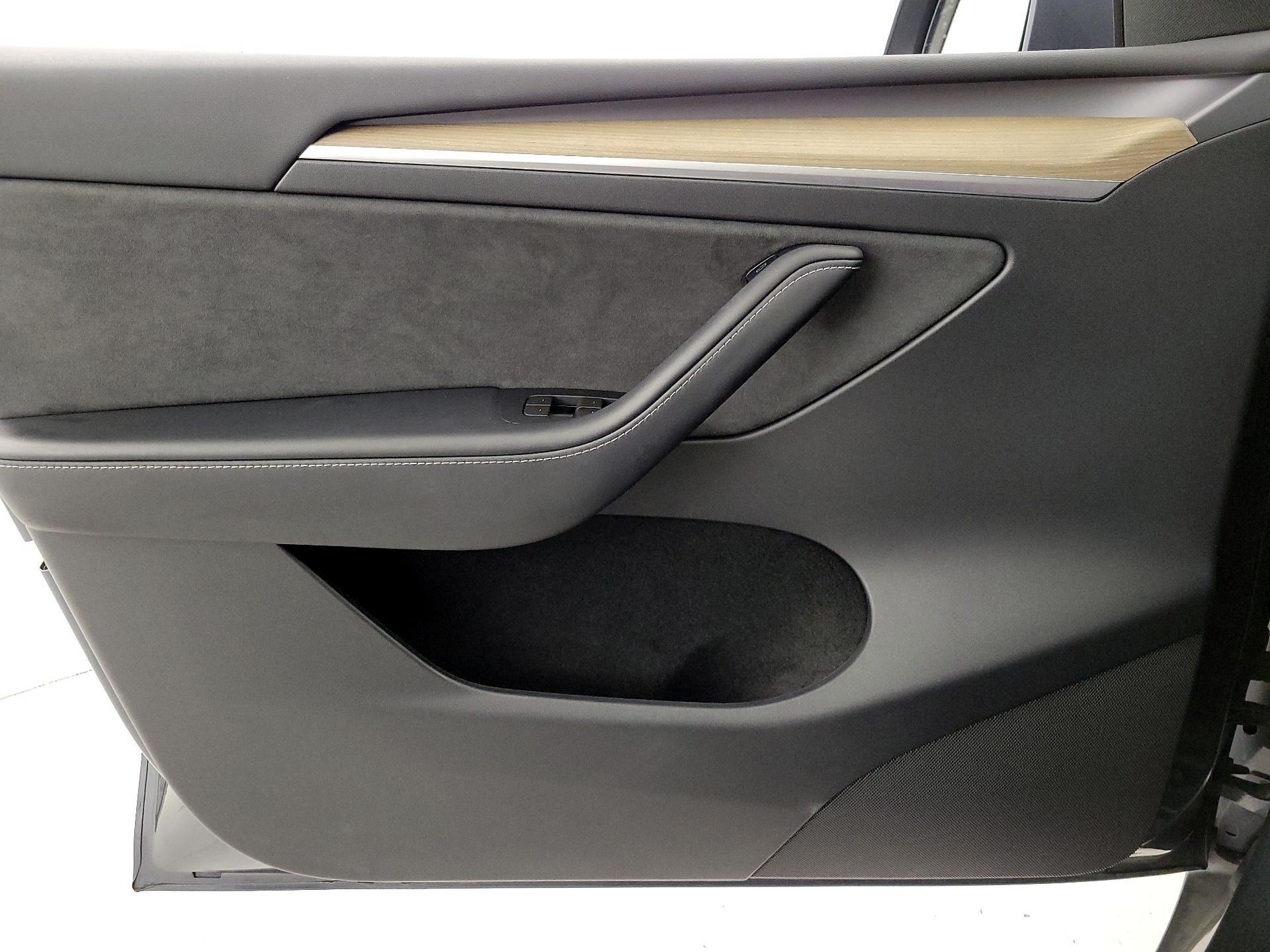Thumbnail: 2023 Tesla Model Y - 12