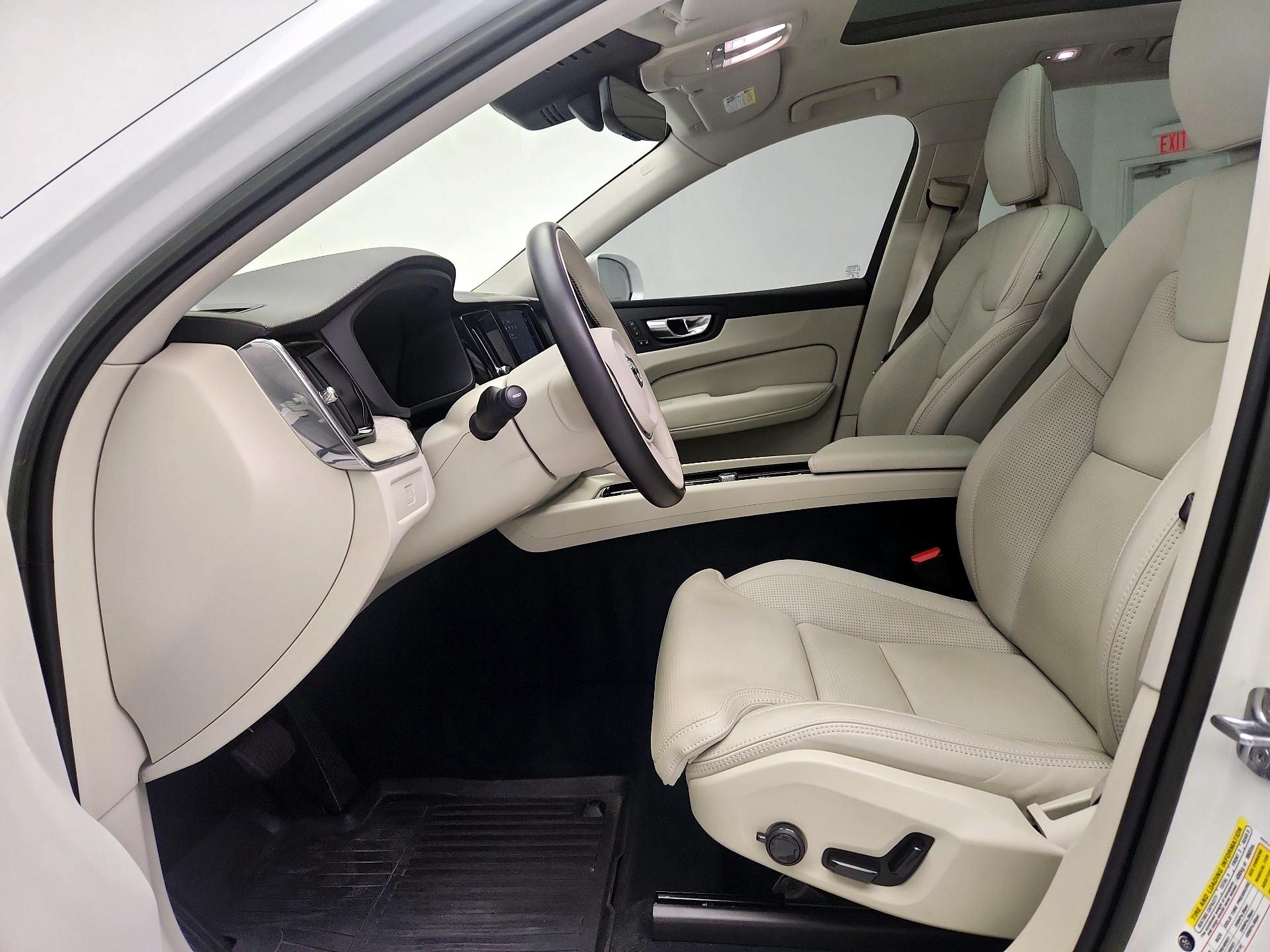 Thumbnail: 2023 Volvo XC60 - 11