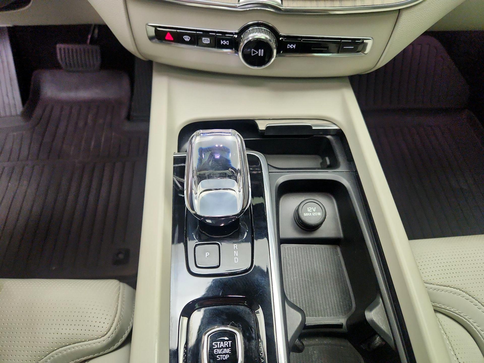 Thumbnail: 2023 Volvo XC60 - 18