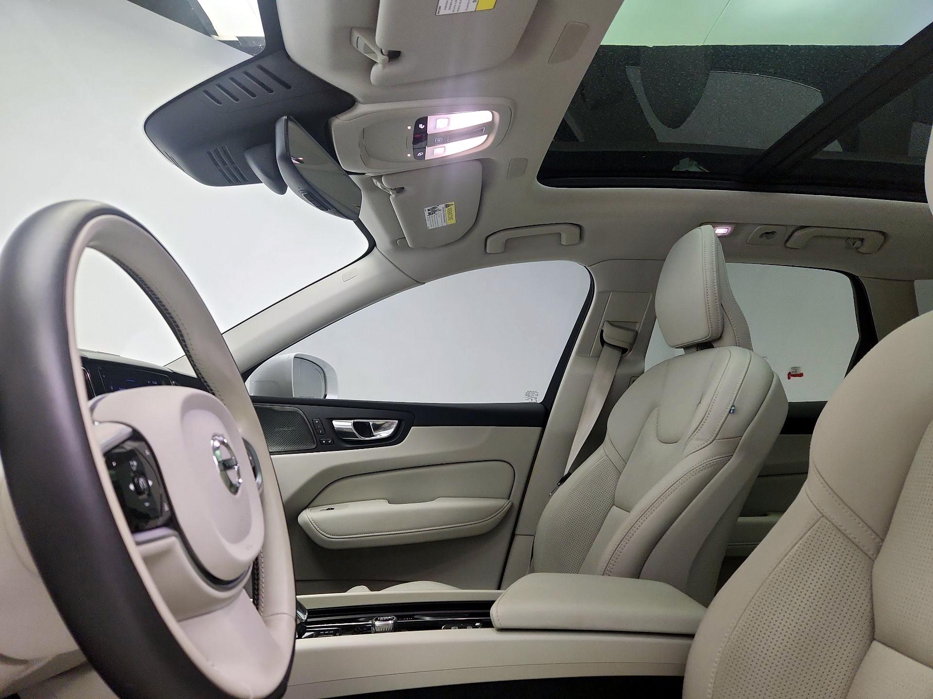 Thumbnail: 2023 Volvo XC60 - 20
