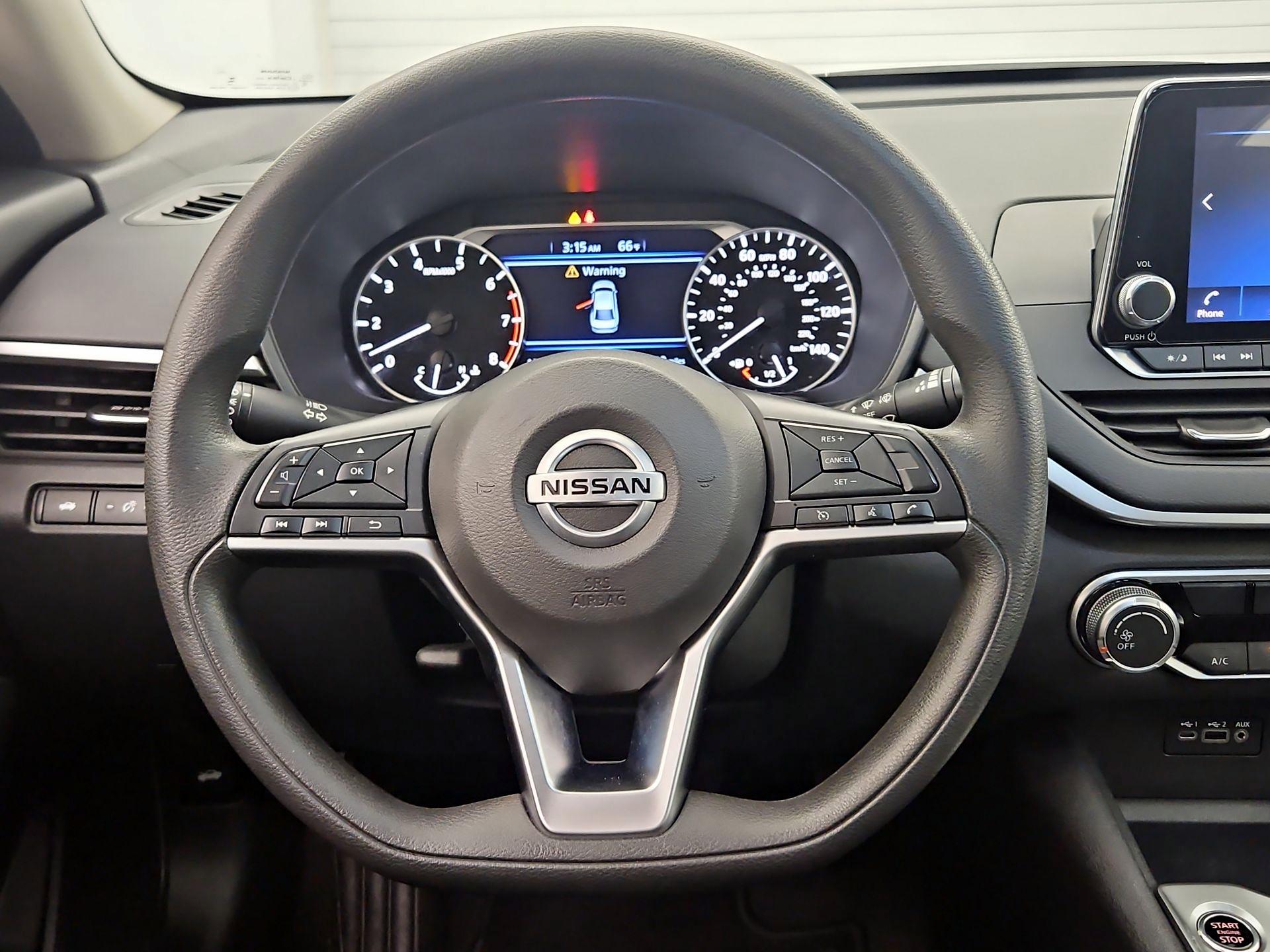 Thumbnail: 2022 Nissan Altima - 10