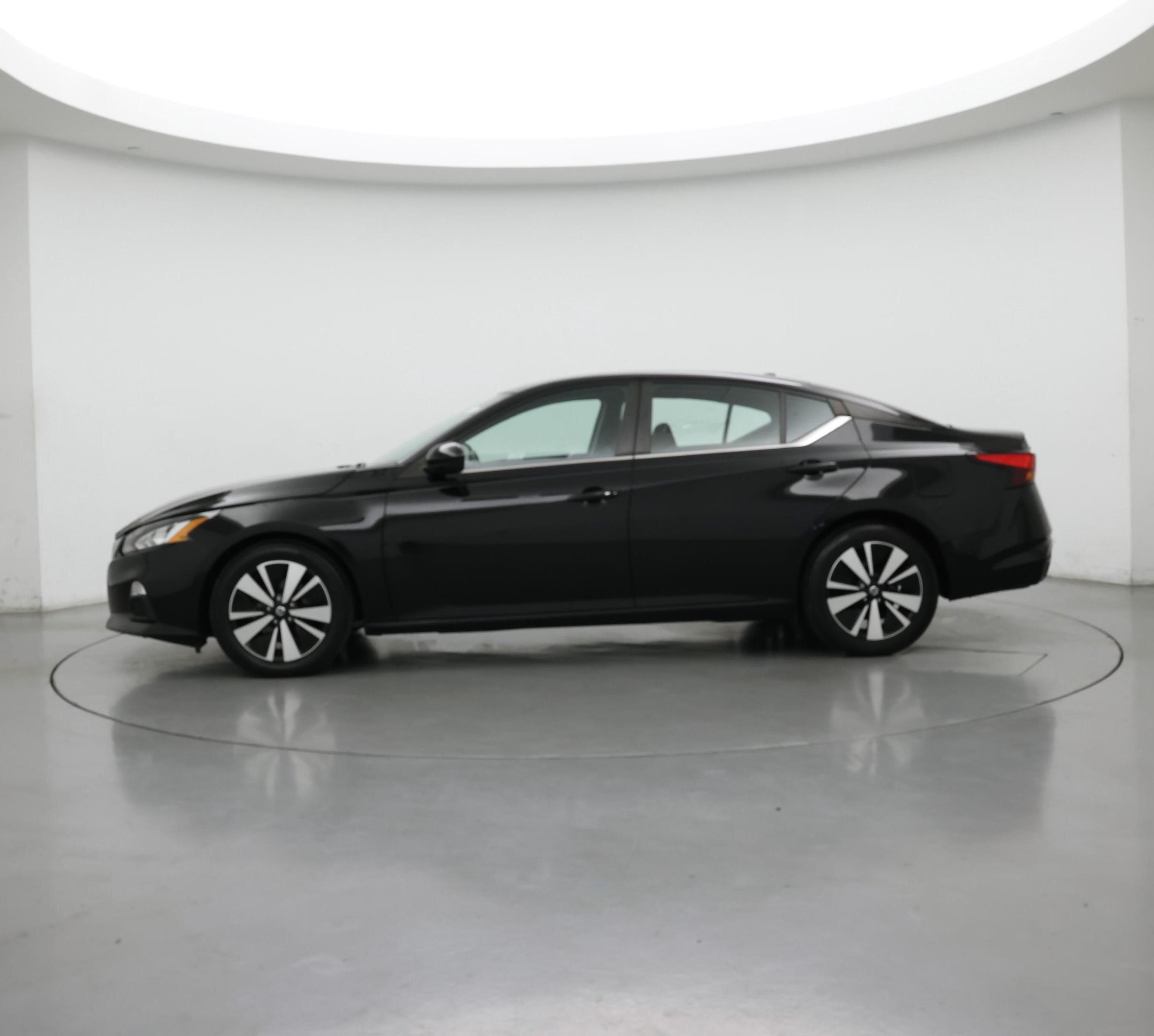 Thumbnail: 2022 Nissan Altima - 3