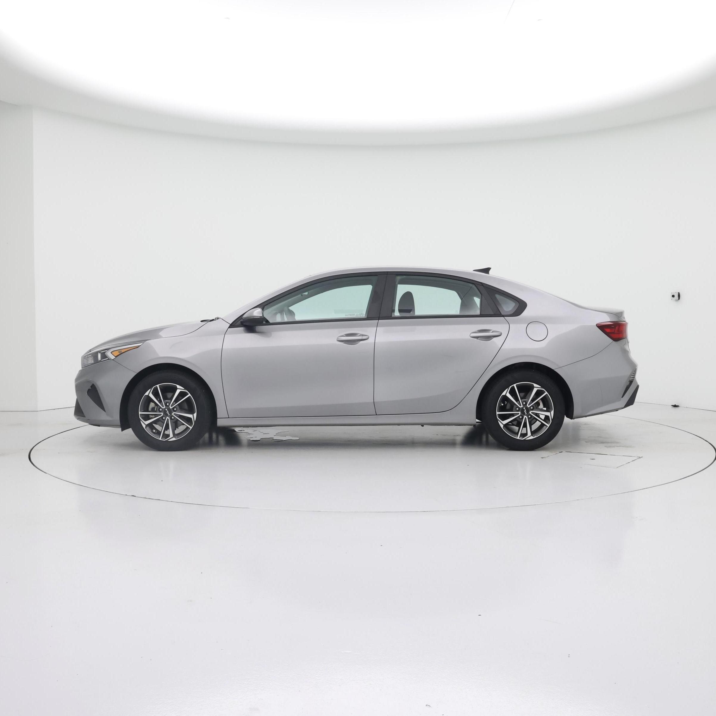 Thumbnail: 2023 Kia Forte - 3