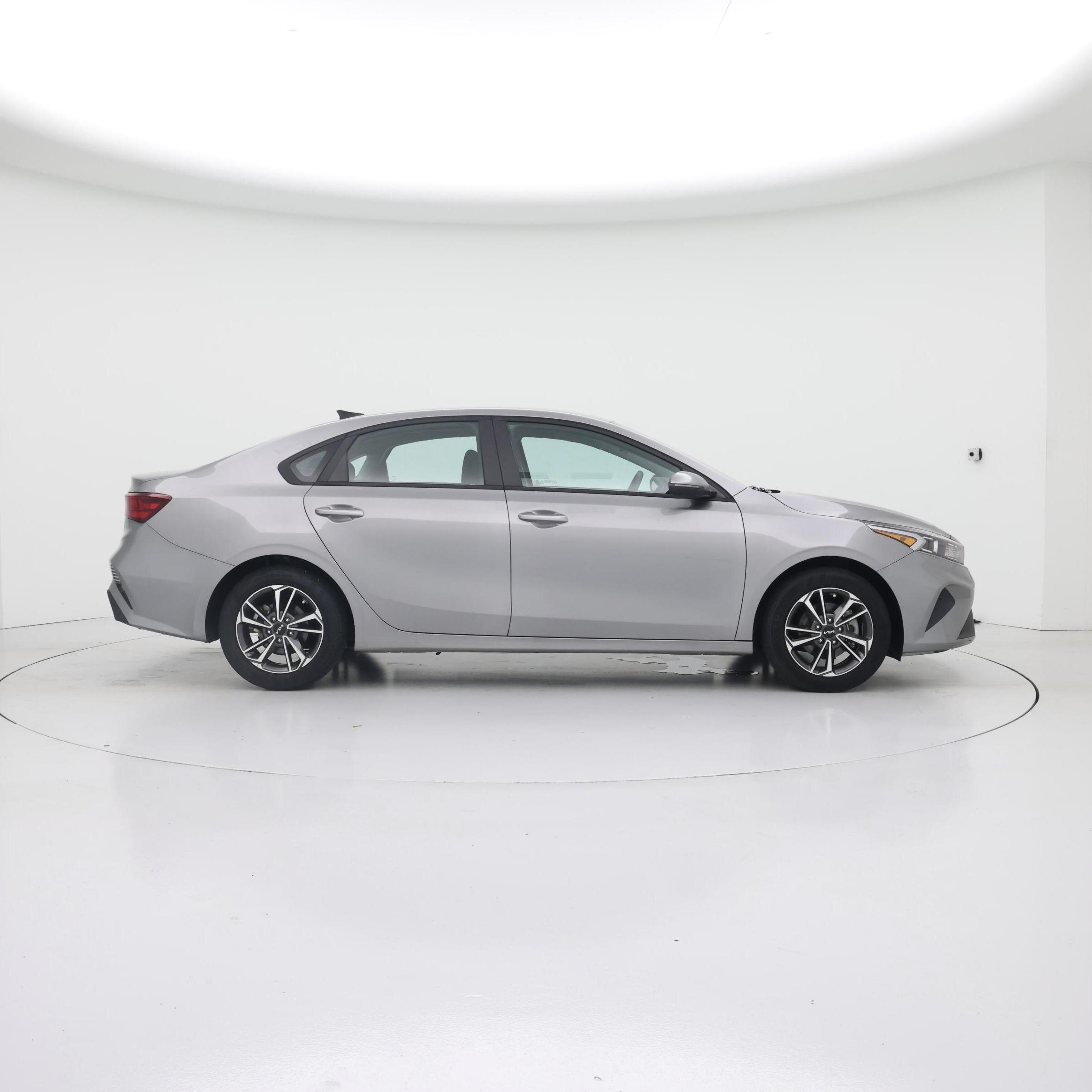 Thumbnail: 2023 Kia Forte - 7