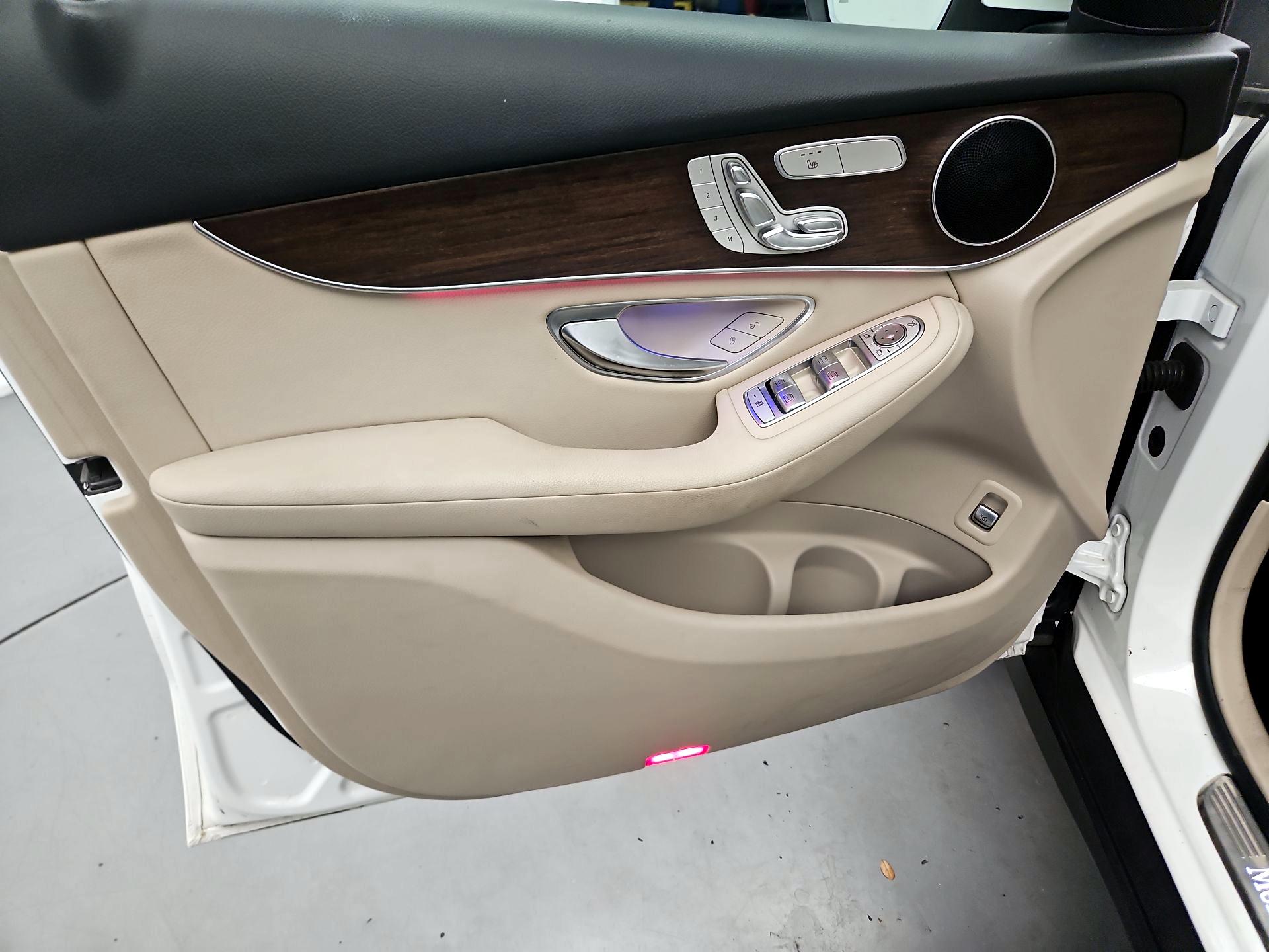 Thumbnail: 2020 Mercedes-Benz GLC - 12