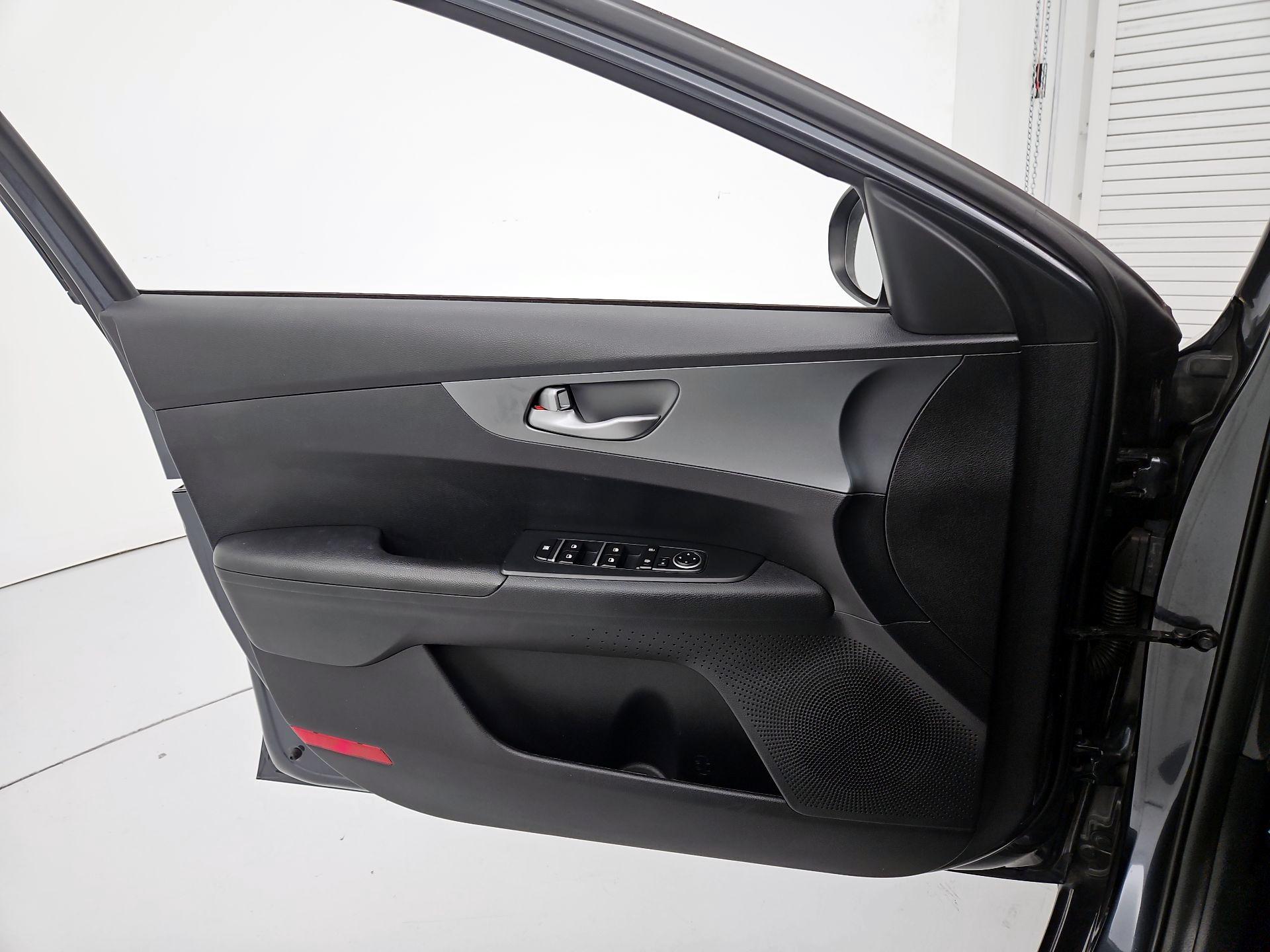 Thumbnail: 2020 Kia Forte - 12