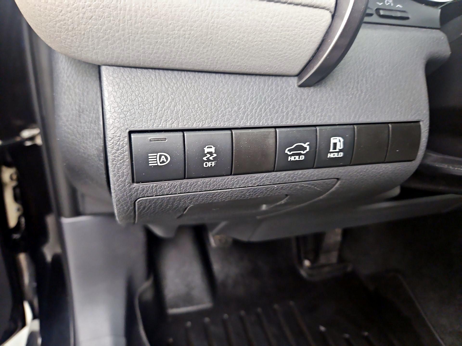 Thumbnail: 2022 Toyota Camry - 13