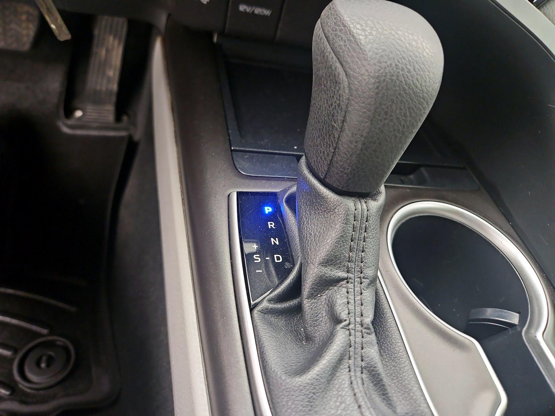 Thumbnail: 2022 Toyota Camry - 16