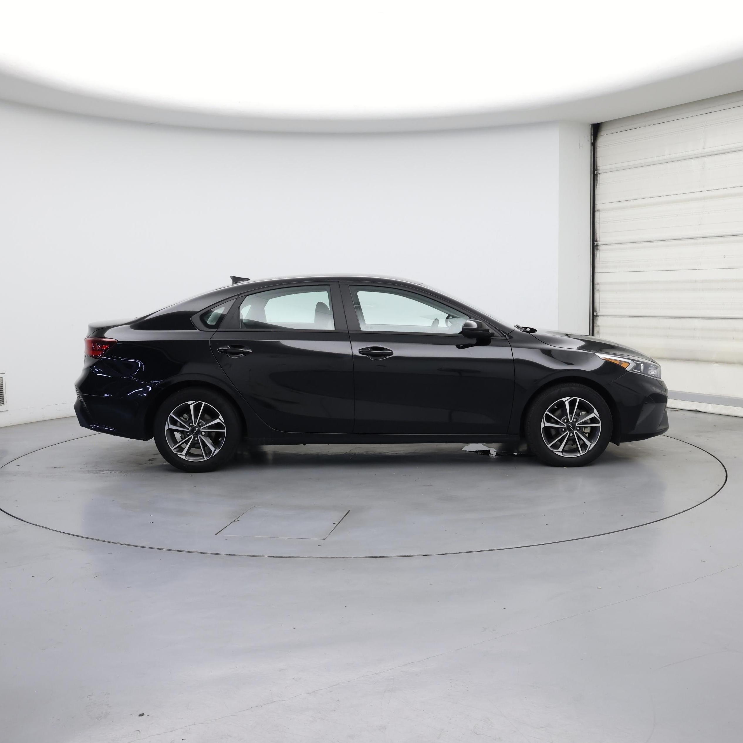 Thumbnail: 2023 Kia Forte - 7